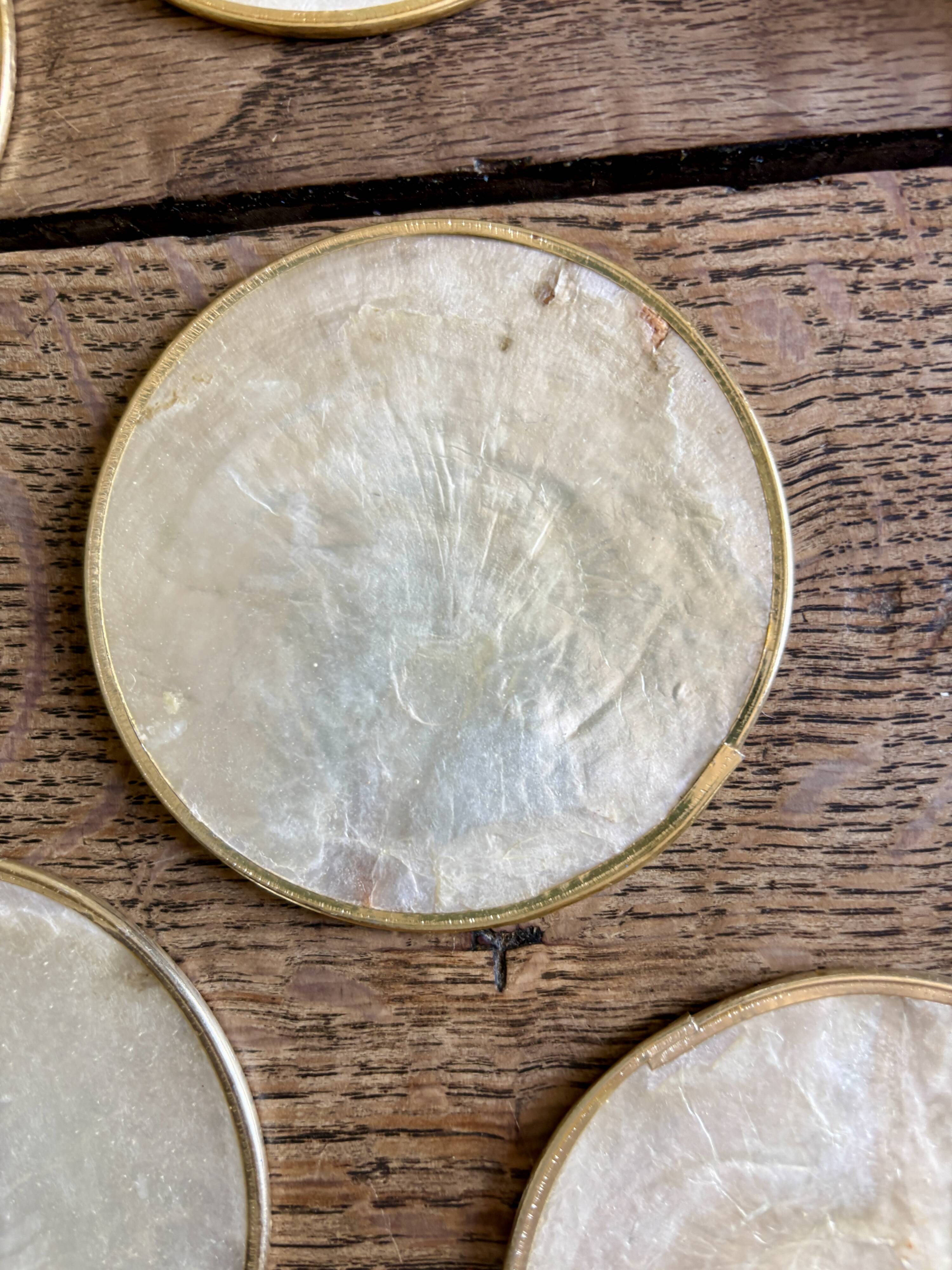 Lot of mother-of-pearl aperitif items, 7 coasters and a dish.