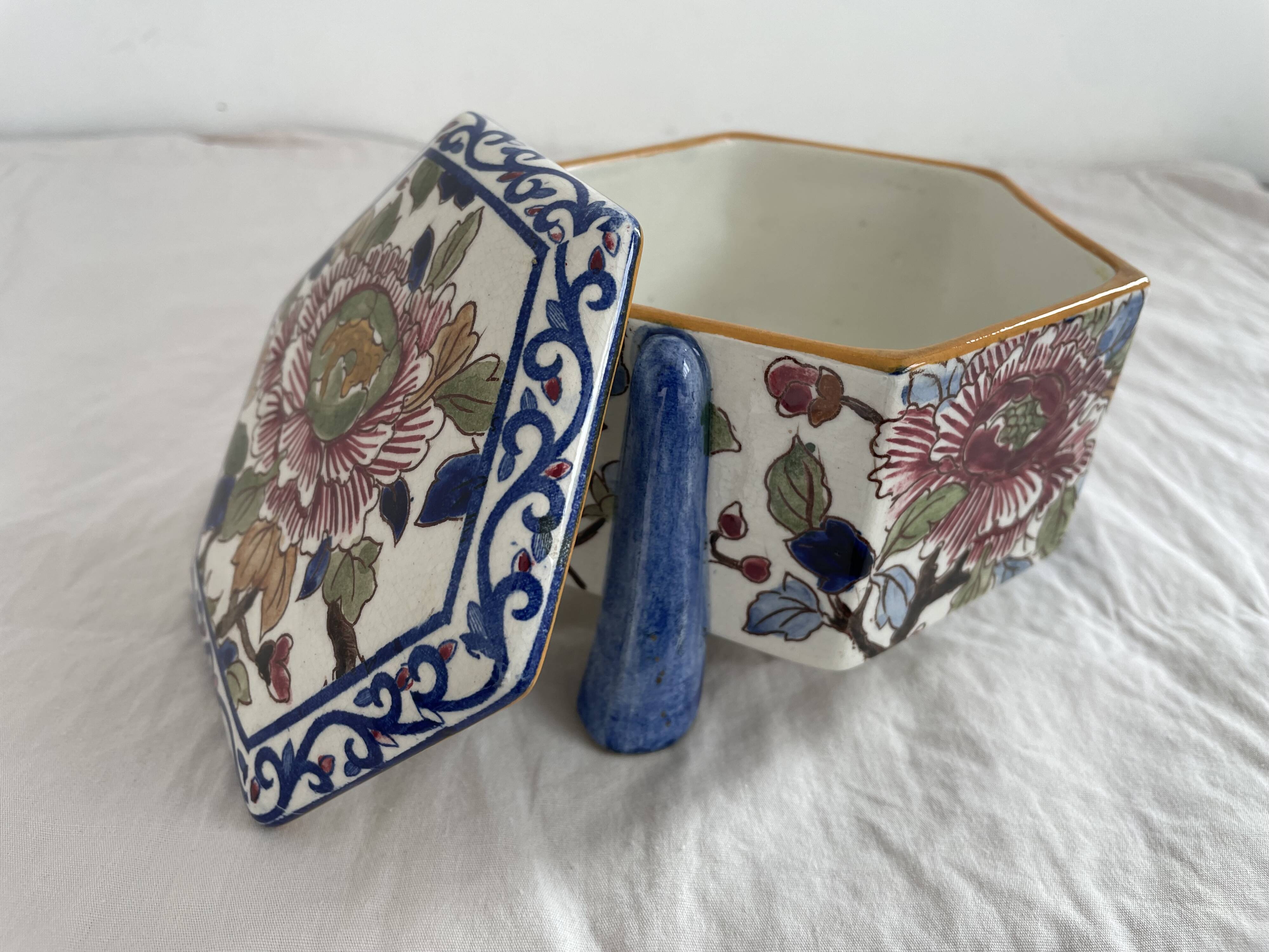 Large candy box, Gien, early 20th century, peony decoration, floral decoration