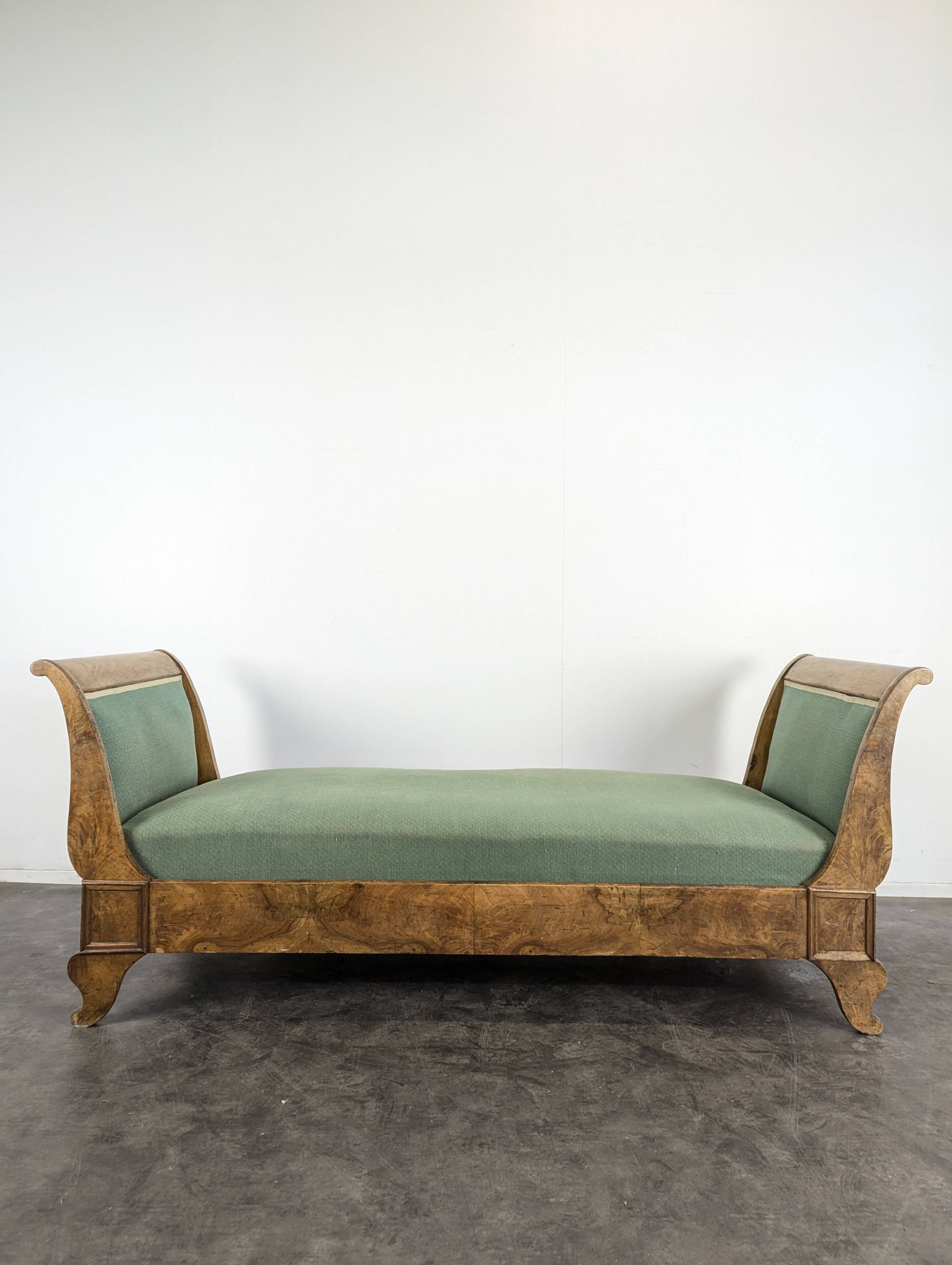 Restoration period banquette in flame mahogany