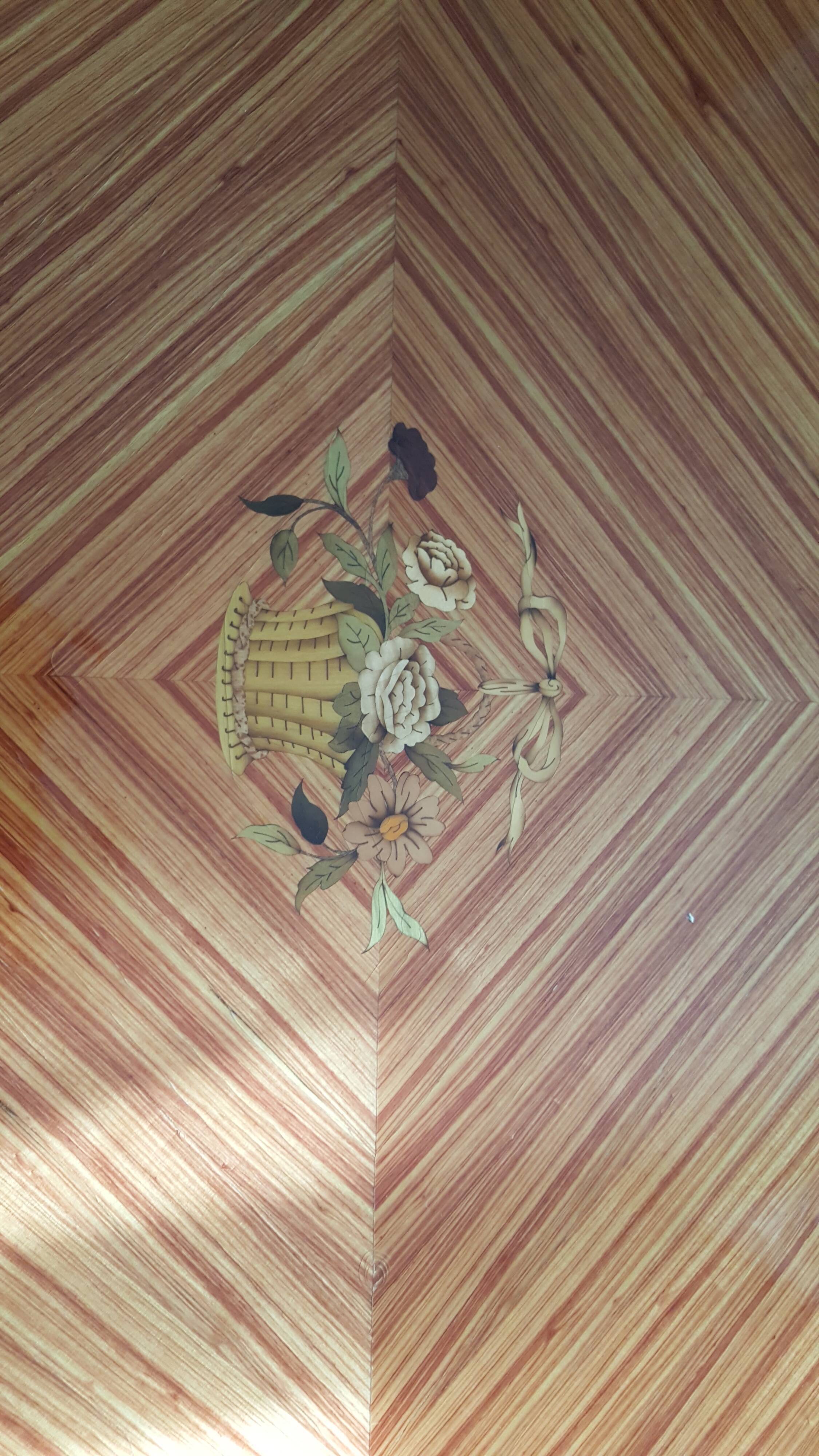 Oval table, varnish Louis XV style