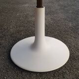 Round table tulip foot rises and falls