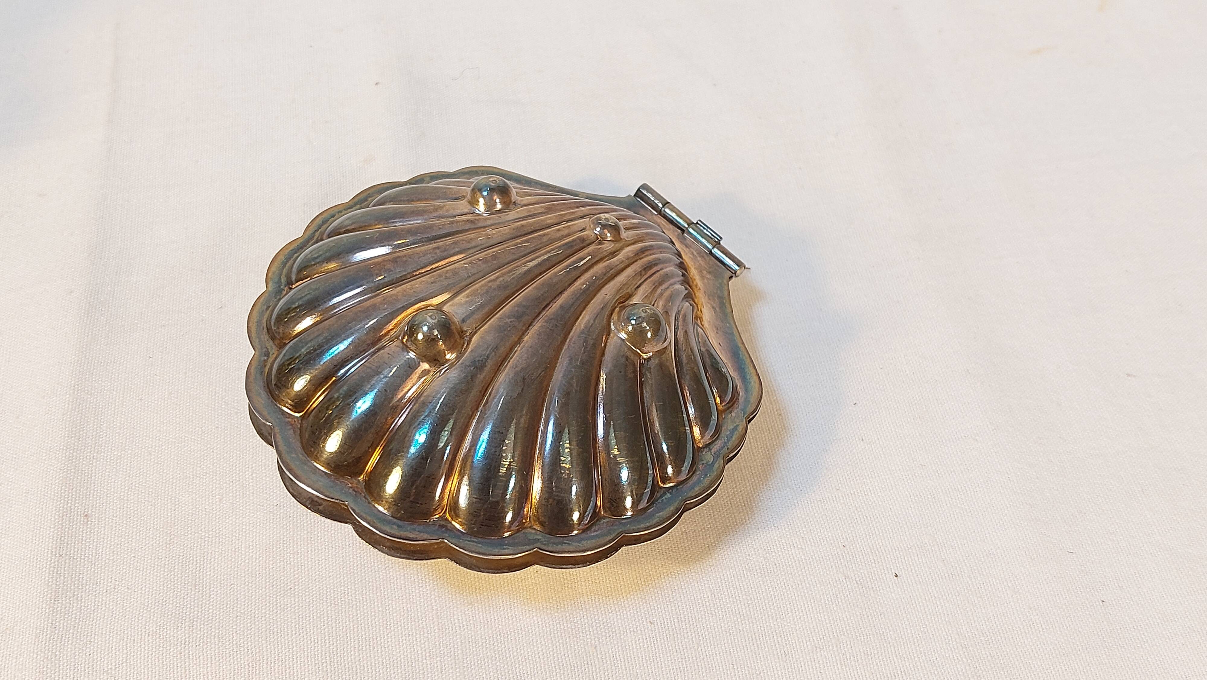 Silver-plated metal shell table butter dish with hallmarks - Art Deco