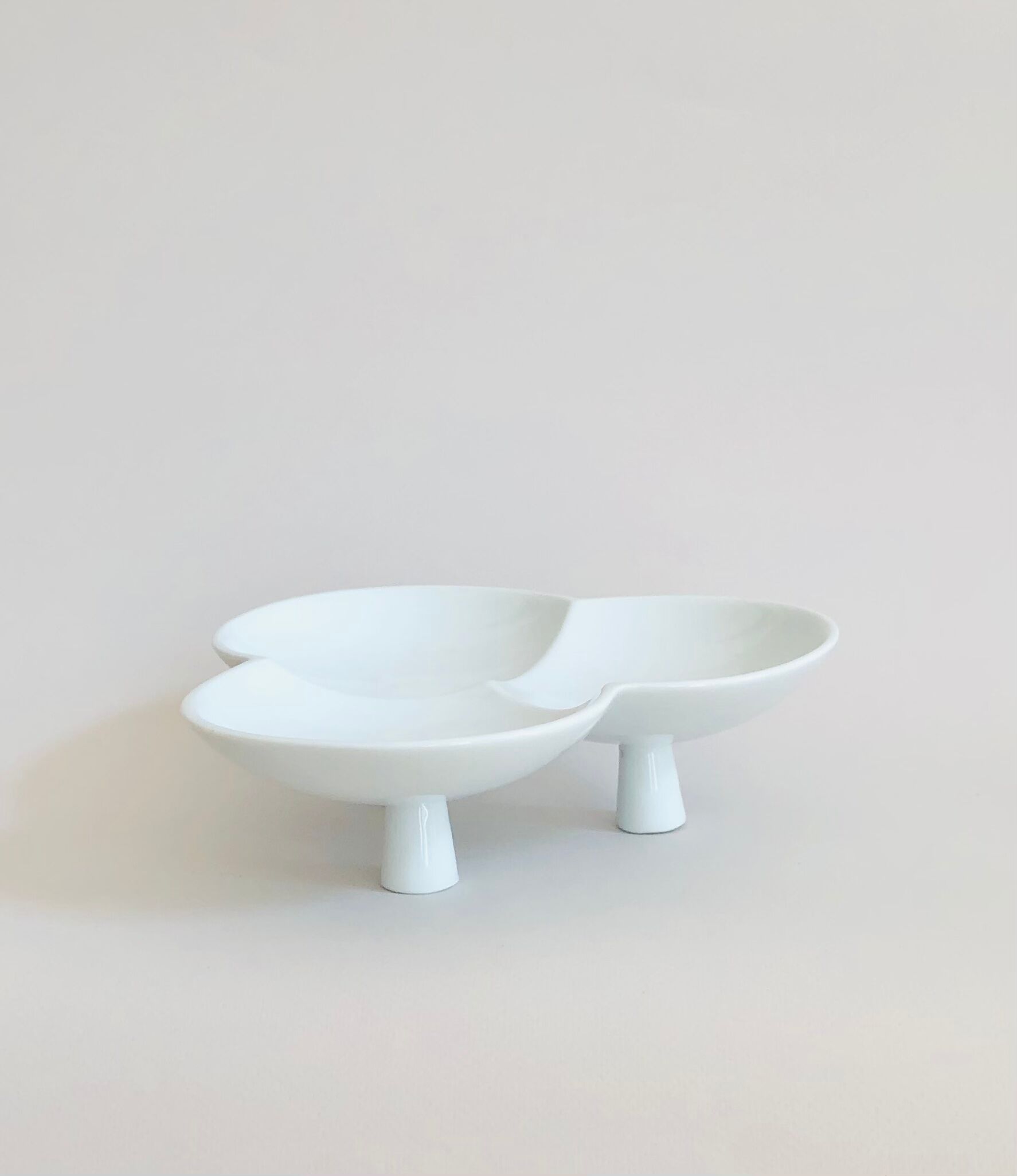 Tray on porcelain stand
