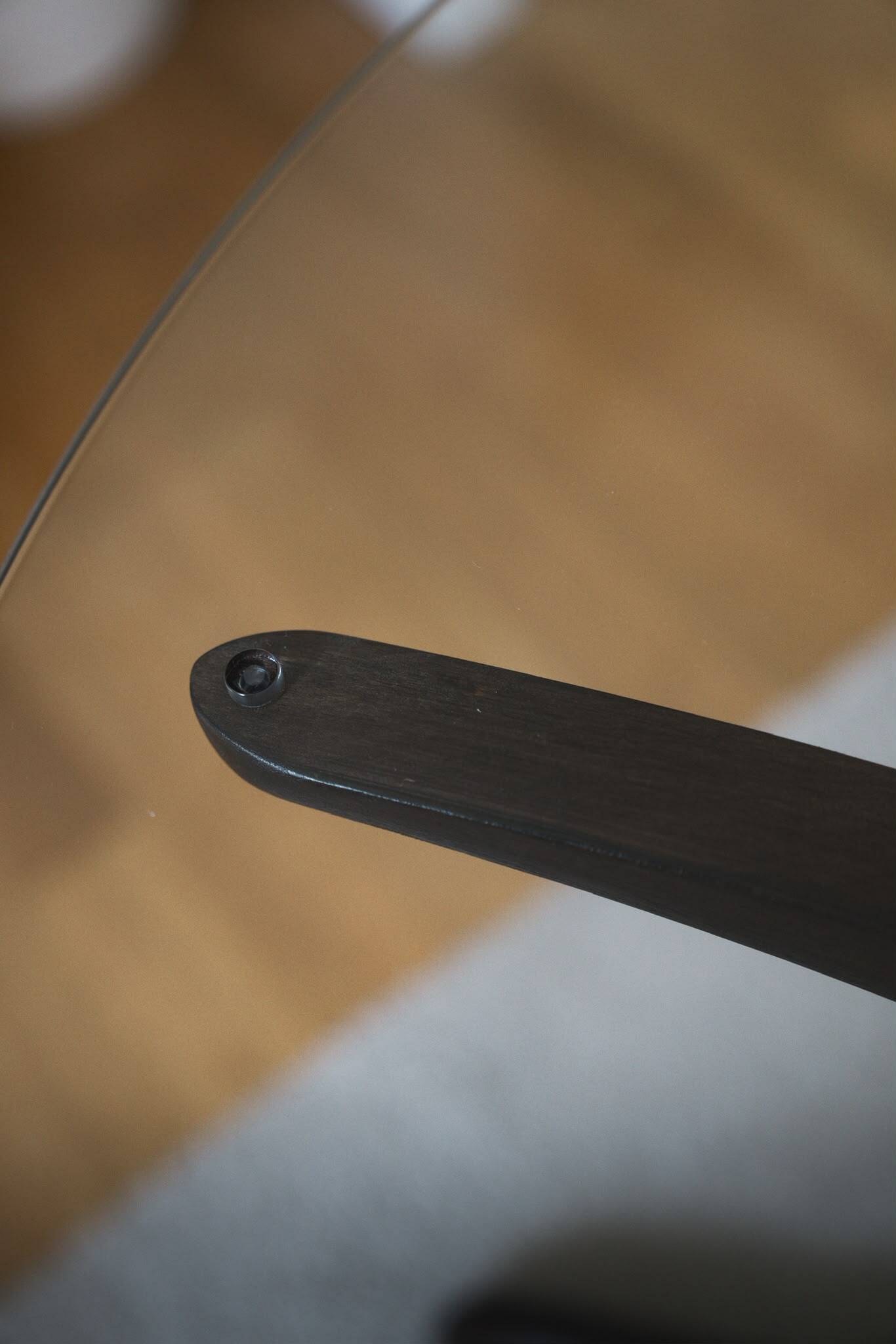 Table basse en verre et en bois