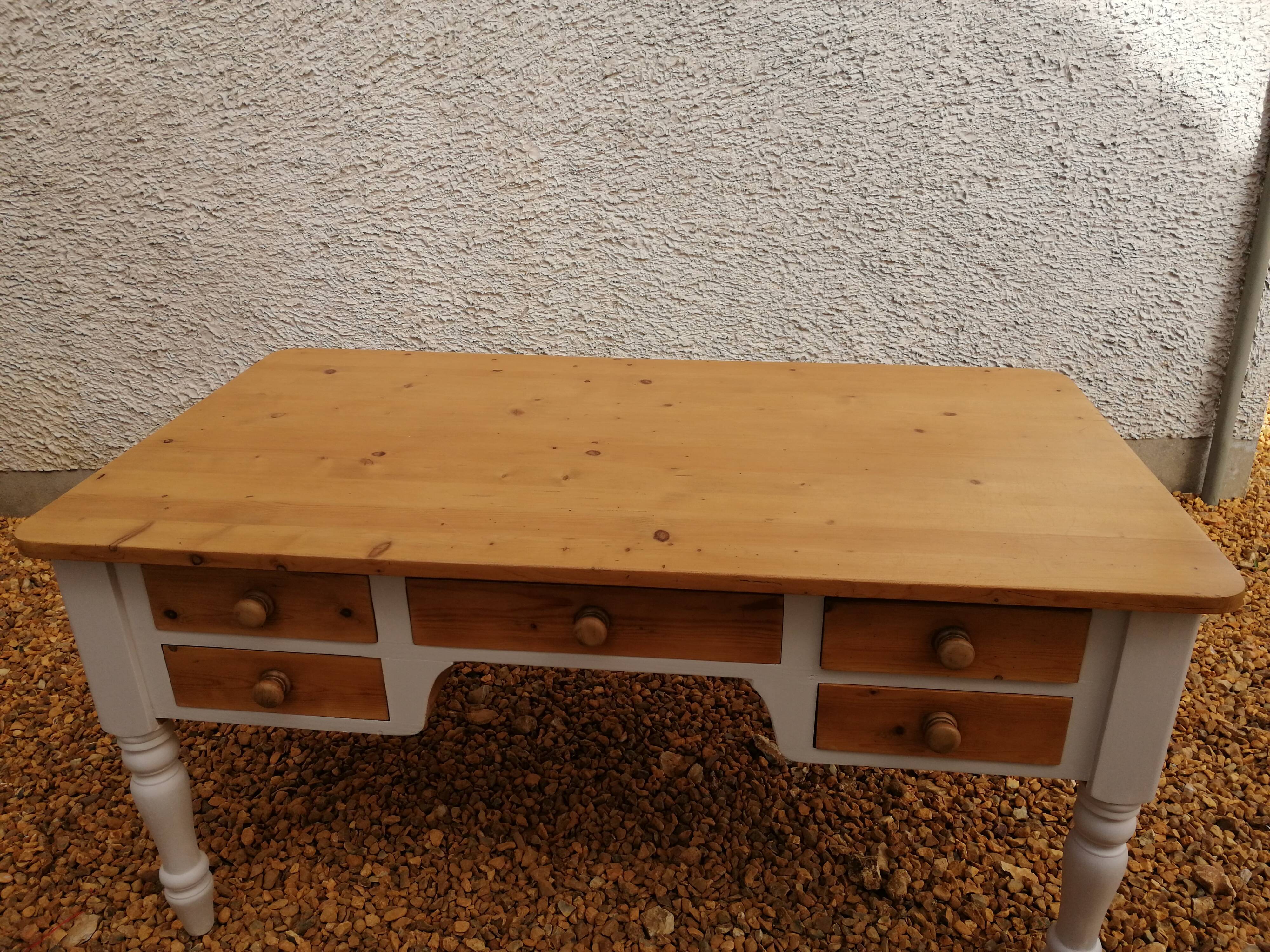 Minister's desk