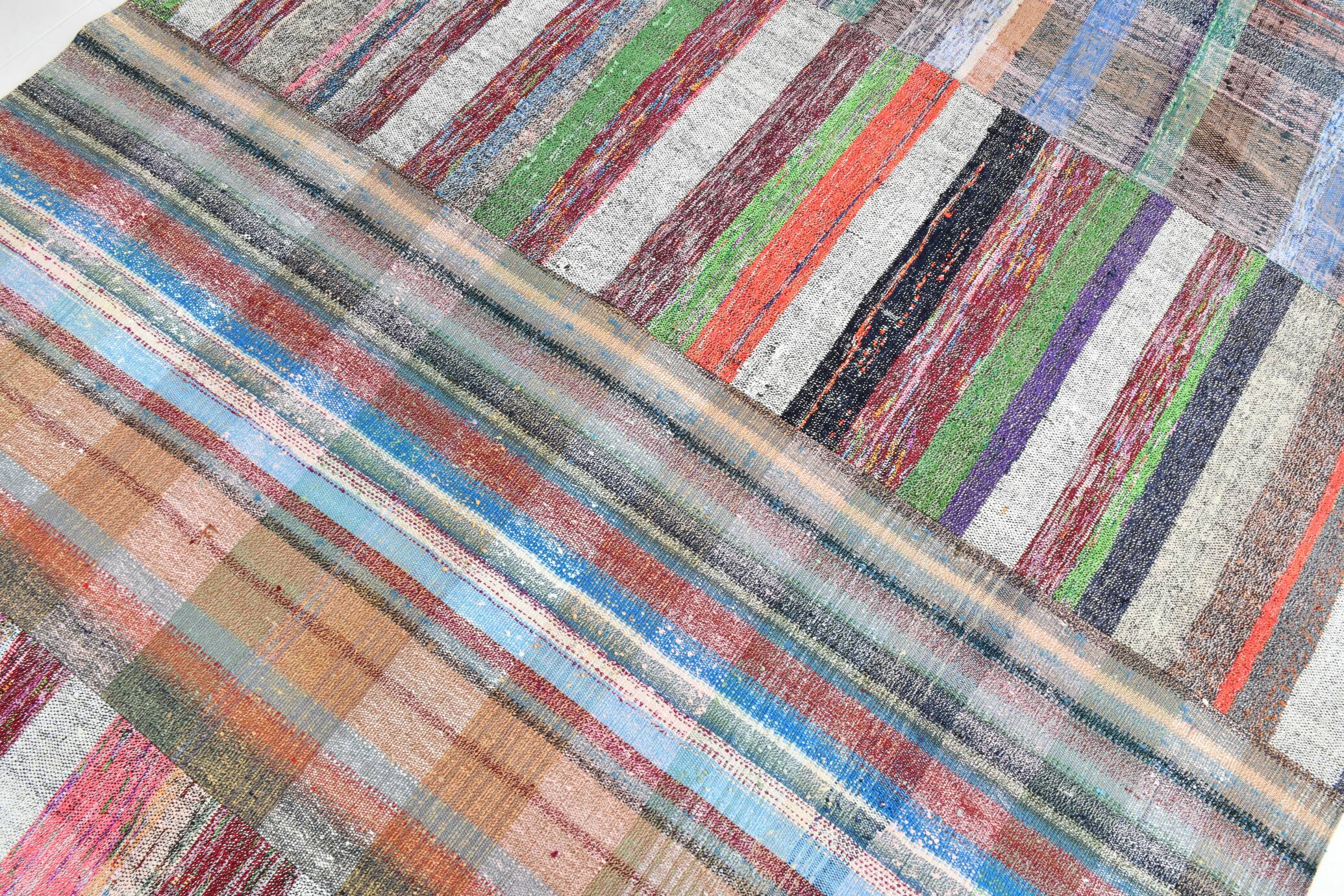 Multicolor modern rug 321x234cm