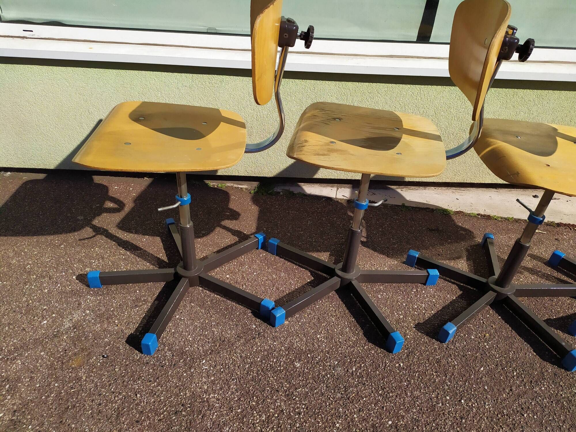Lot of 4 couture swivel adjustable workshop chairs