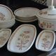 Service 7 assiettes creuses, plats et soupière à décor de fleurs