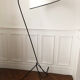 Lampadaire tripode et porte revue 1950