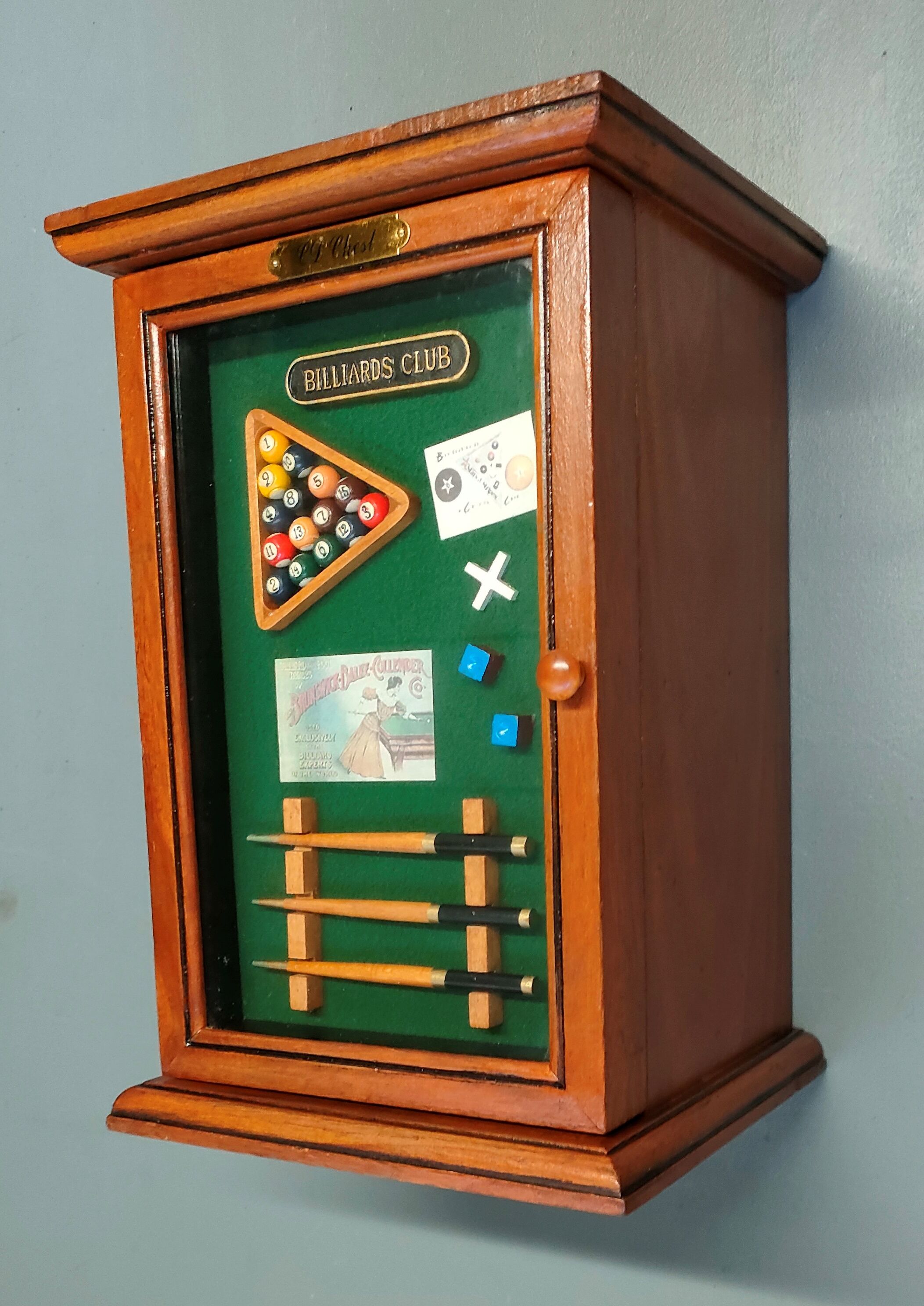 Display chest diorama for cd - billiards club - 80s - england