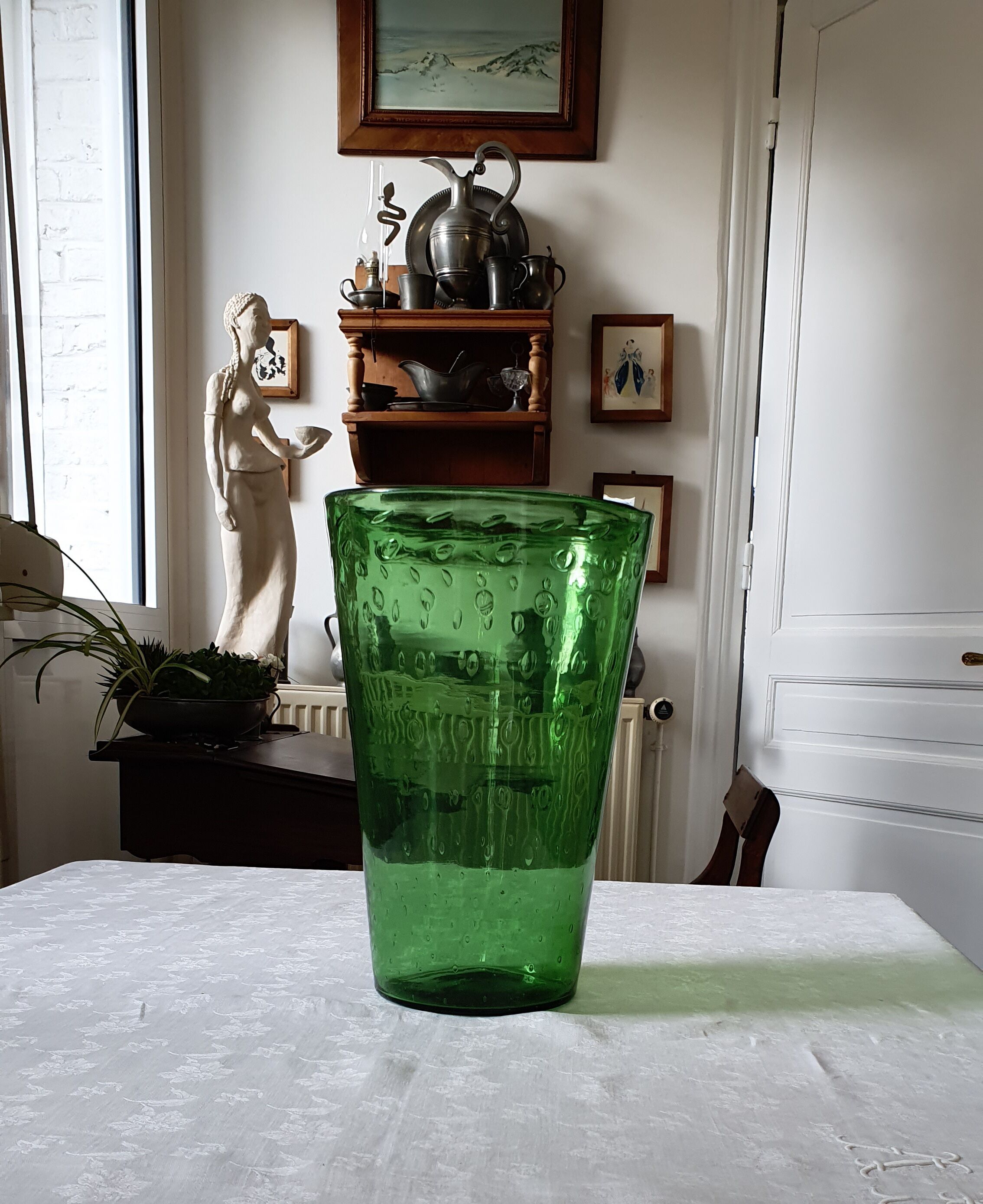 Vase en verre soufflé avec bulles