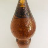 Carafe  ancienne en verre de Biot ambré et bullé, cachet 1496.