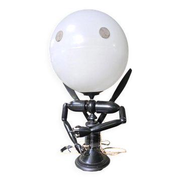 insolite lampe moderniste en thermoformé de la marque Mister Babache
