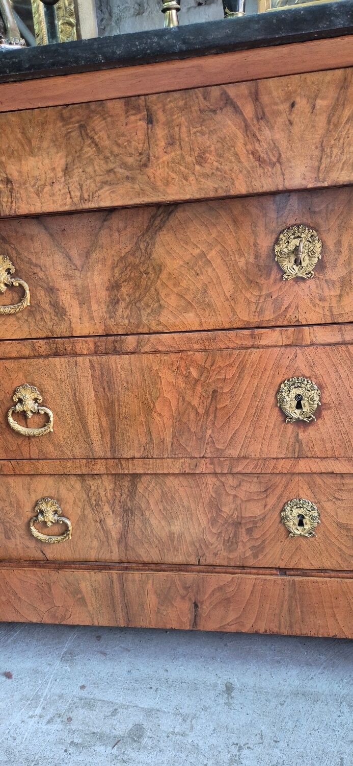 Empire-style chest of drawers with 4 drawers in light walnut, 19th century.
