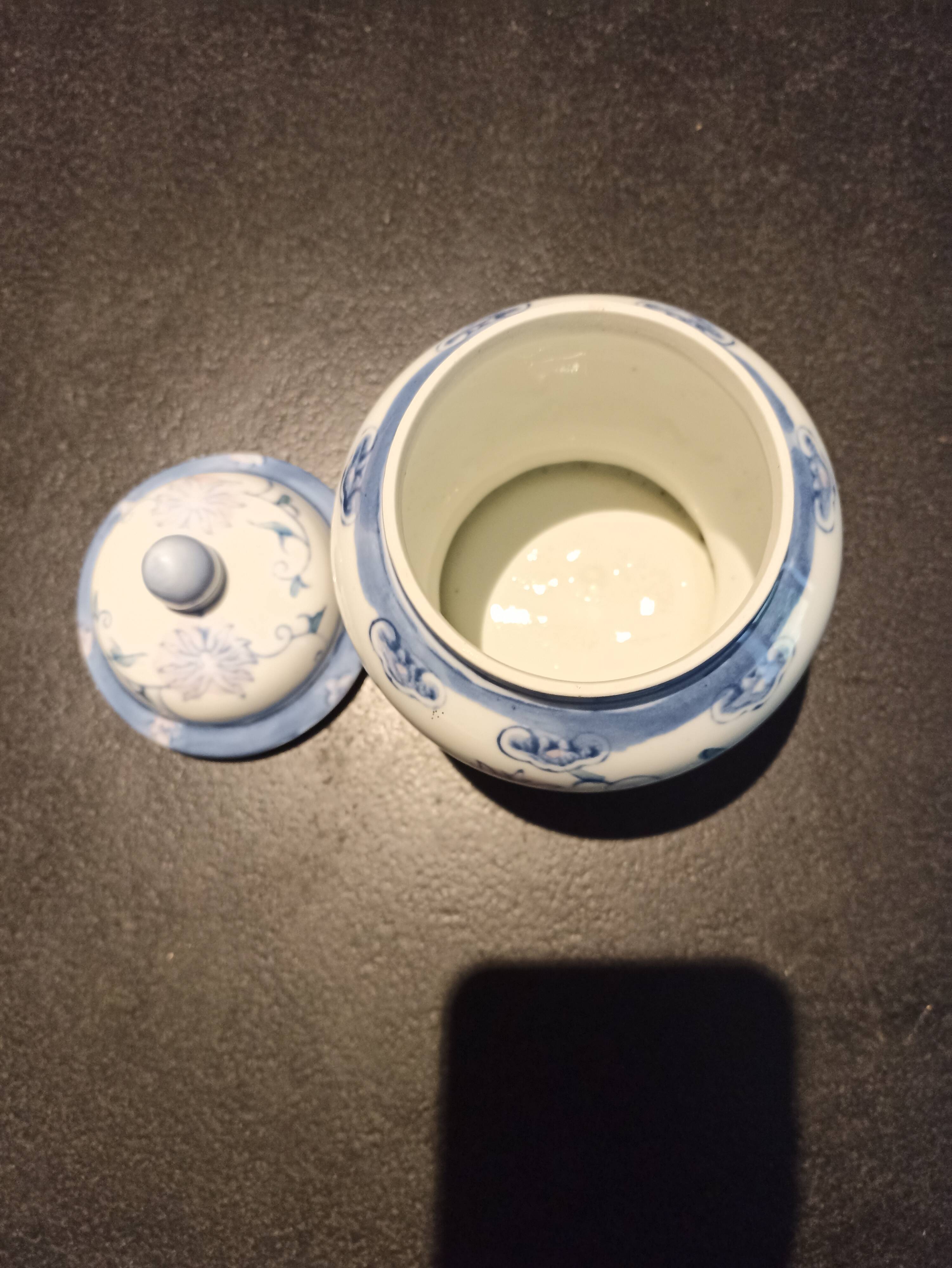 Chinese porcelain pot