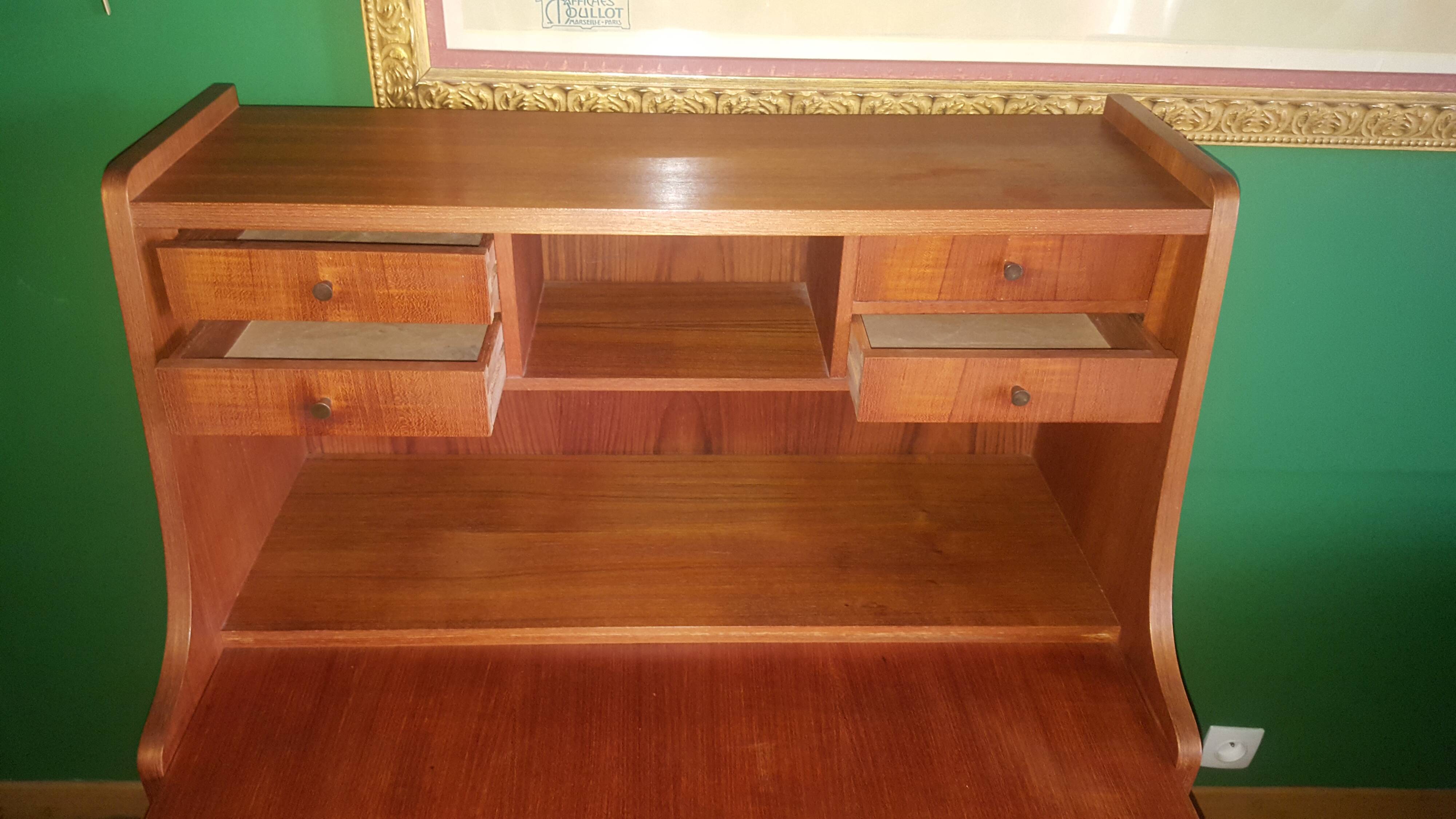 Secretary Gunnard Nielsen Tibergaard in teck