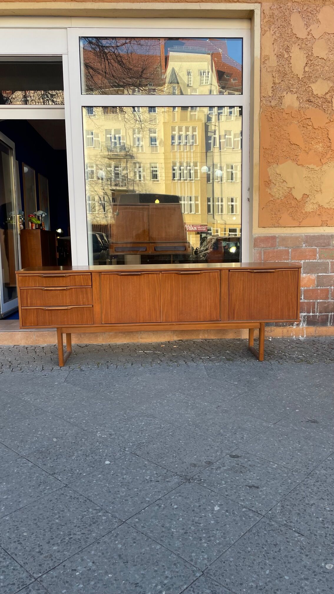 Teak row of the 60s U-shaped base