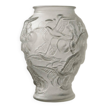 Vintage Art Deco vase in frosted pressed glass from the 1930s by Josef Inwald, Czech, with swallow relief.