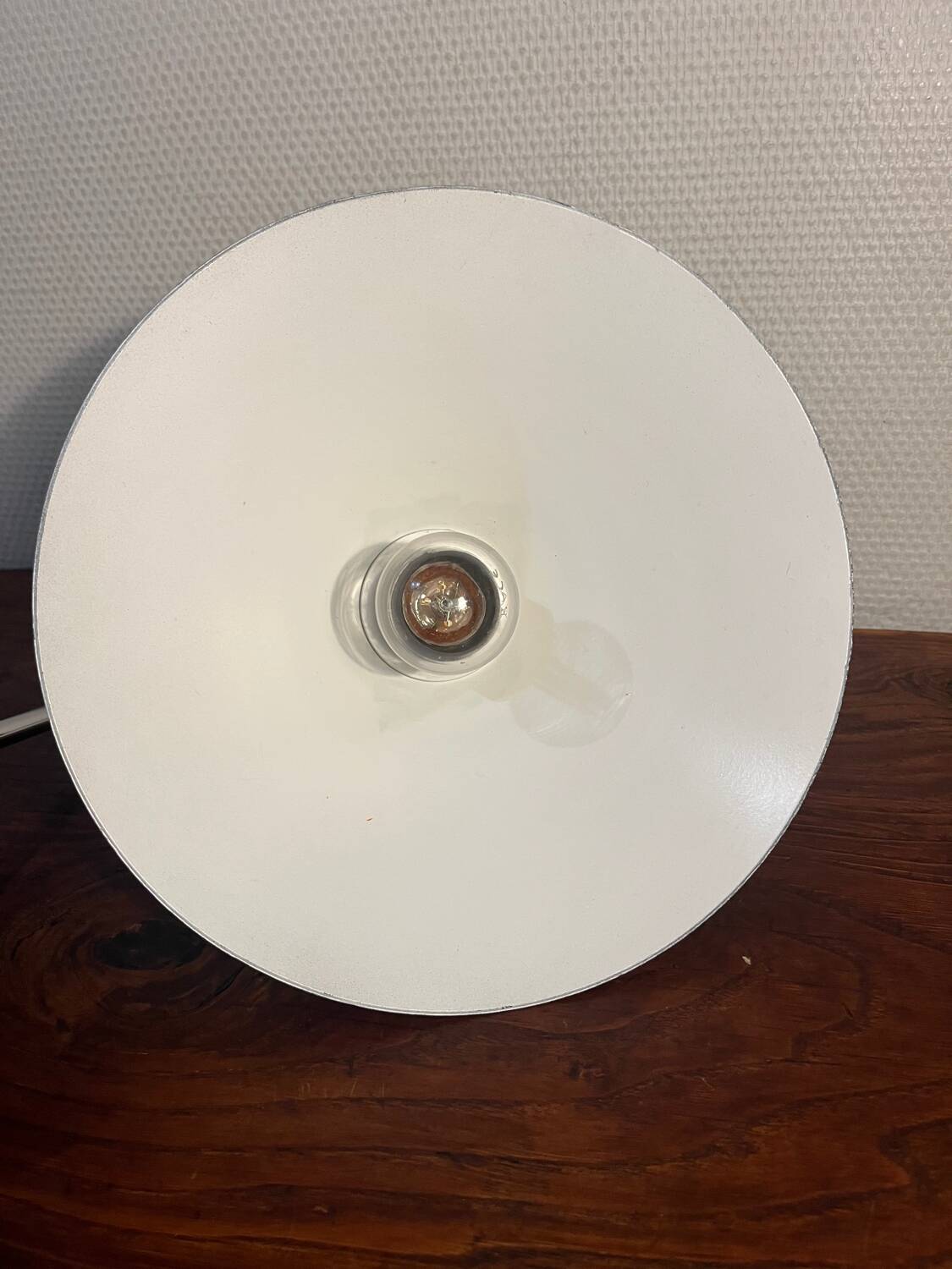 Industrial lamp with cast iron base