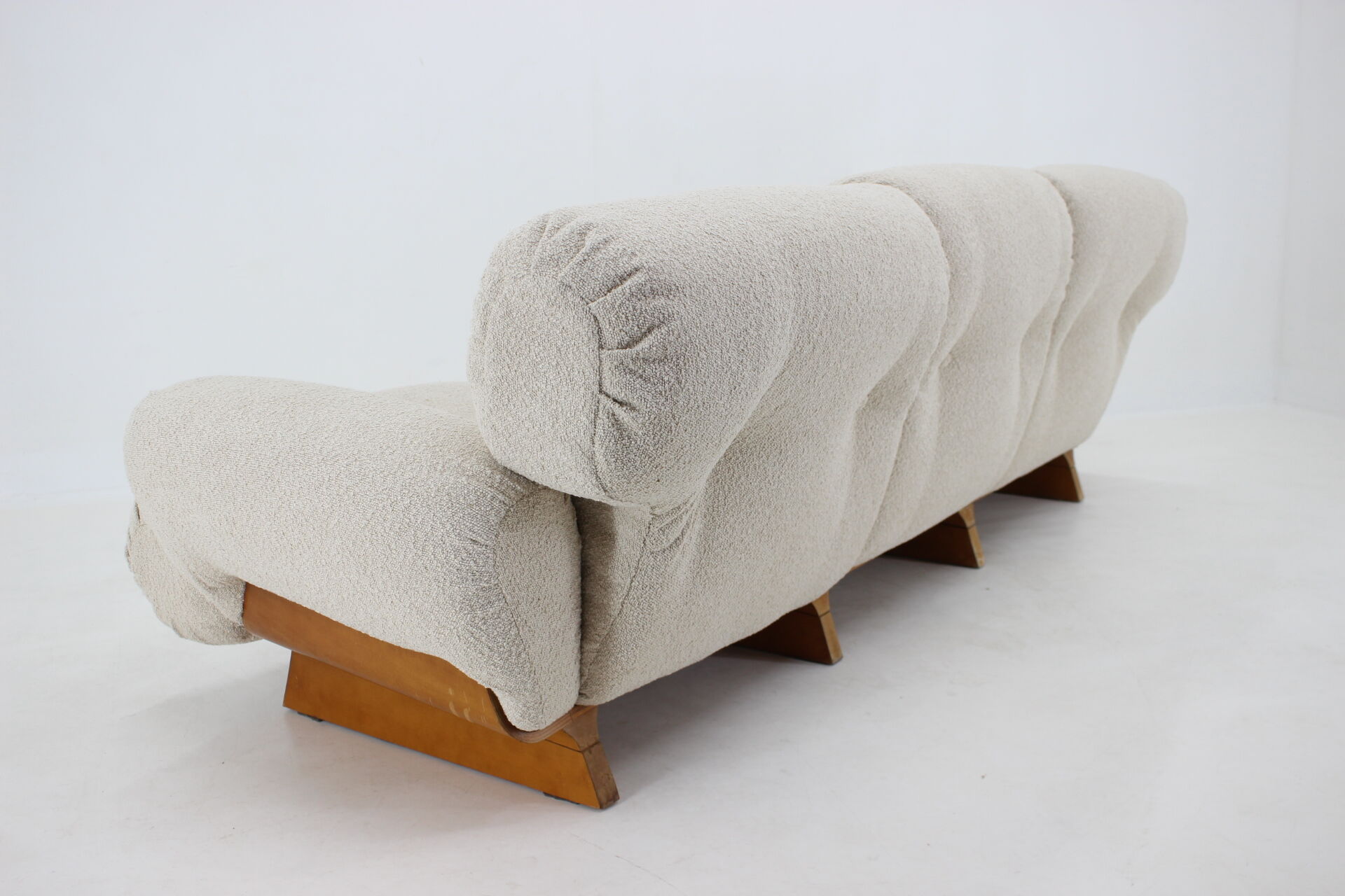 1970s Design Italian Sofa in Bouclé