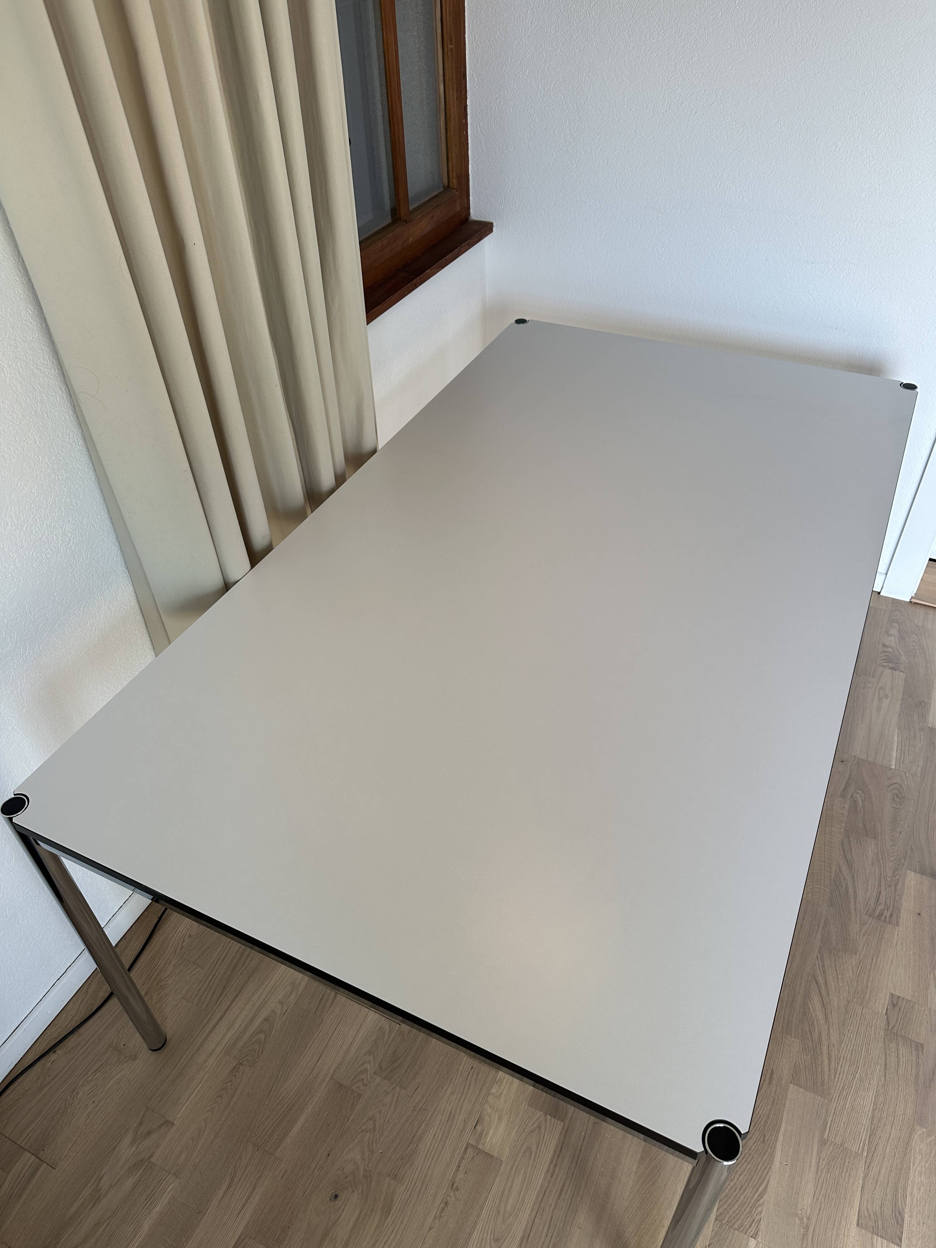 USM Haller desk in pearl grey laminate