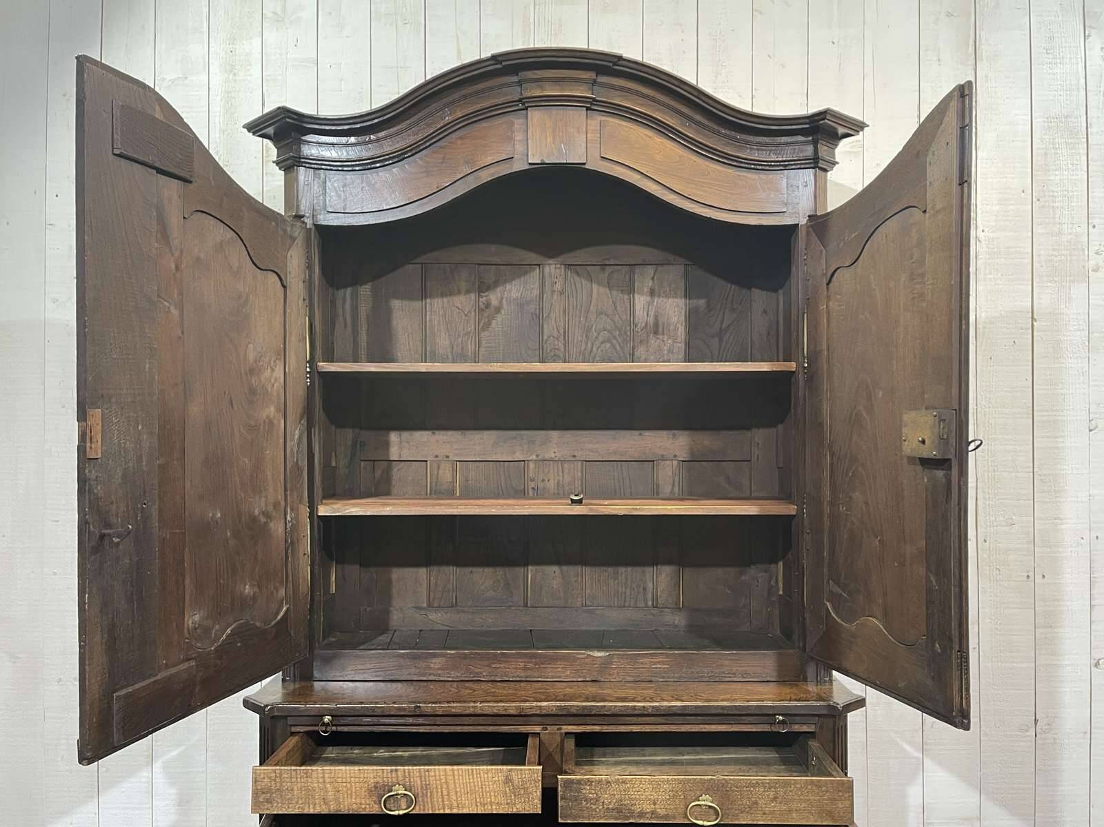 Buffet with 2 bodies in oak and chestnut, Breton work, late 18th century.
