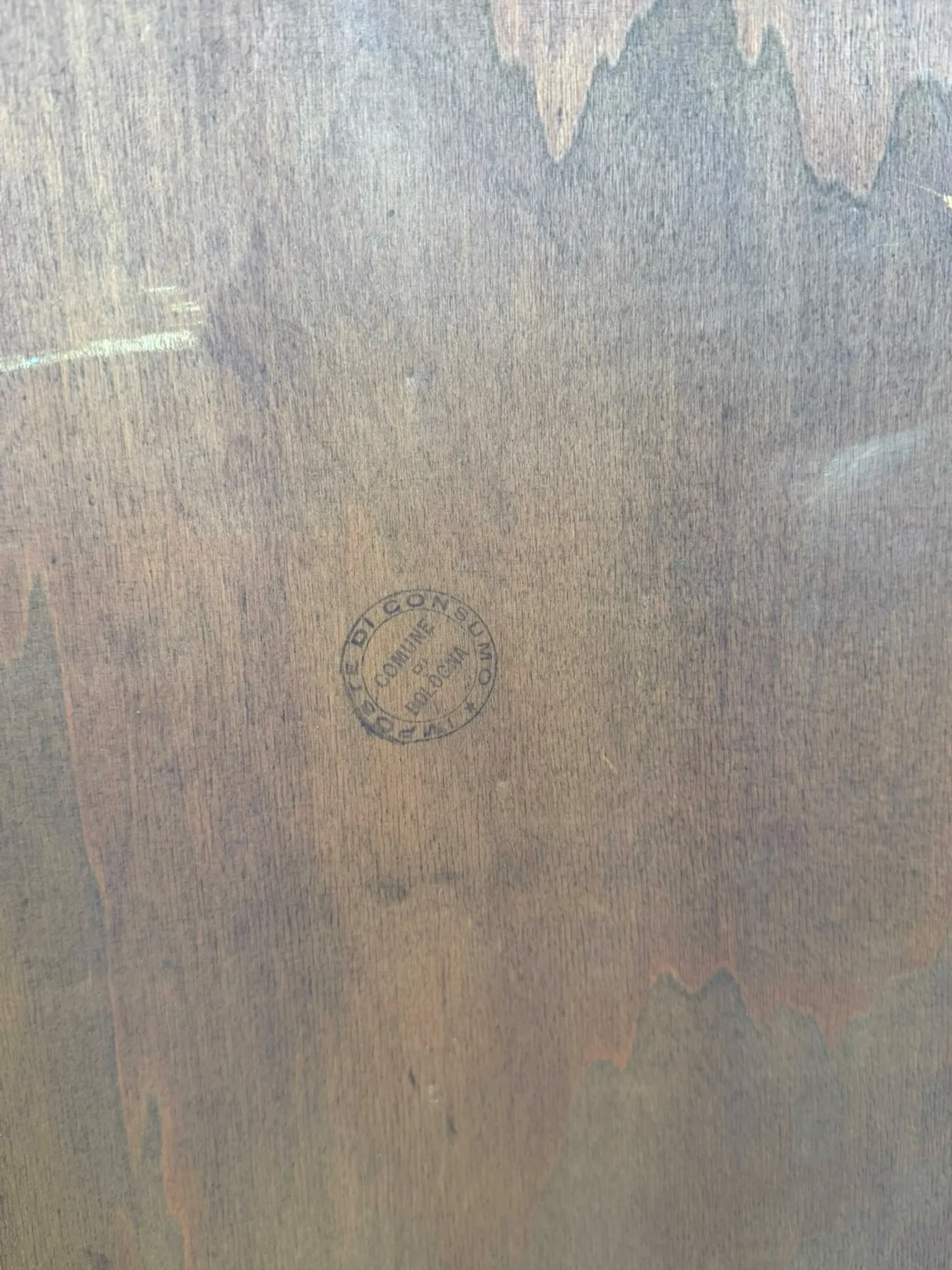 Elegant antique Italian chest of drawers, dating from the 20th century