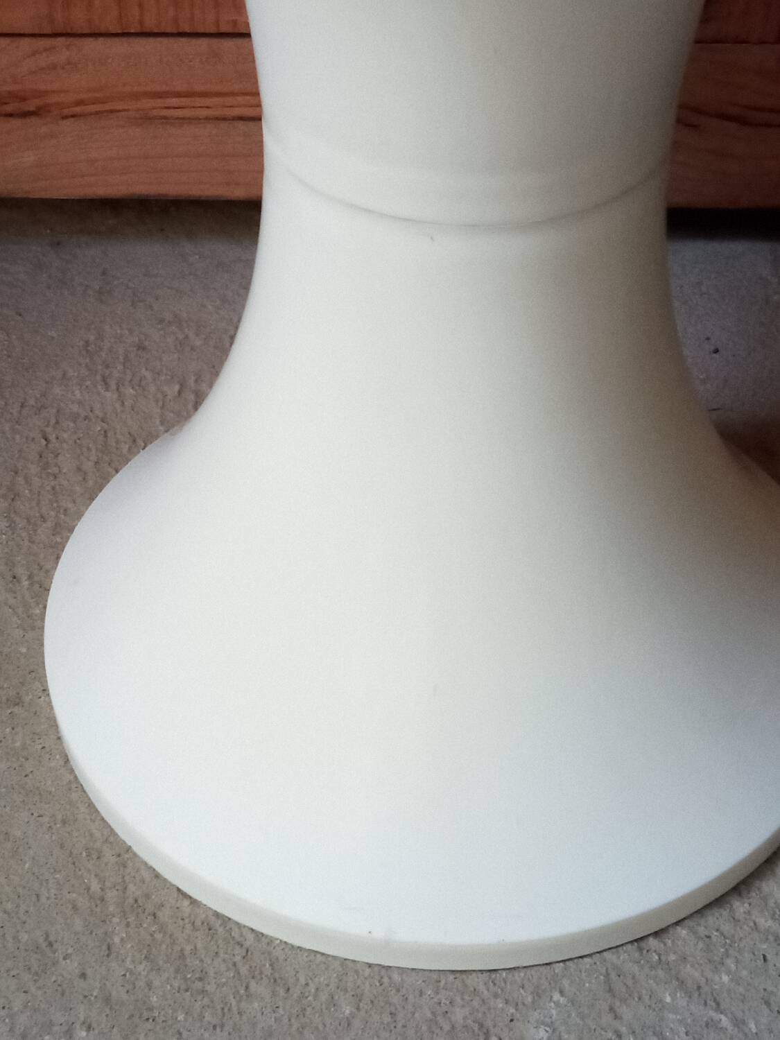 White tam-tam stool, Stamp edition