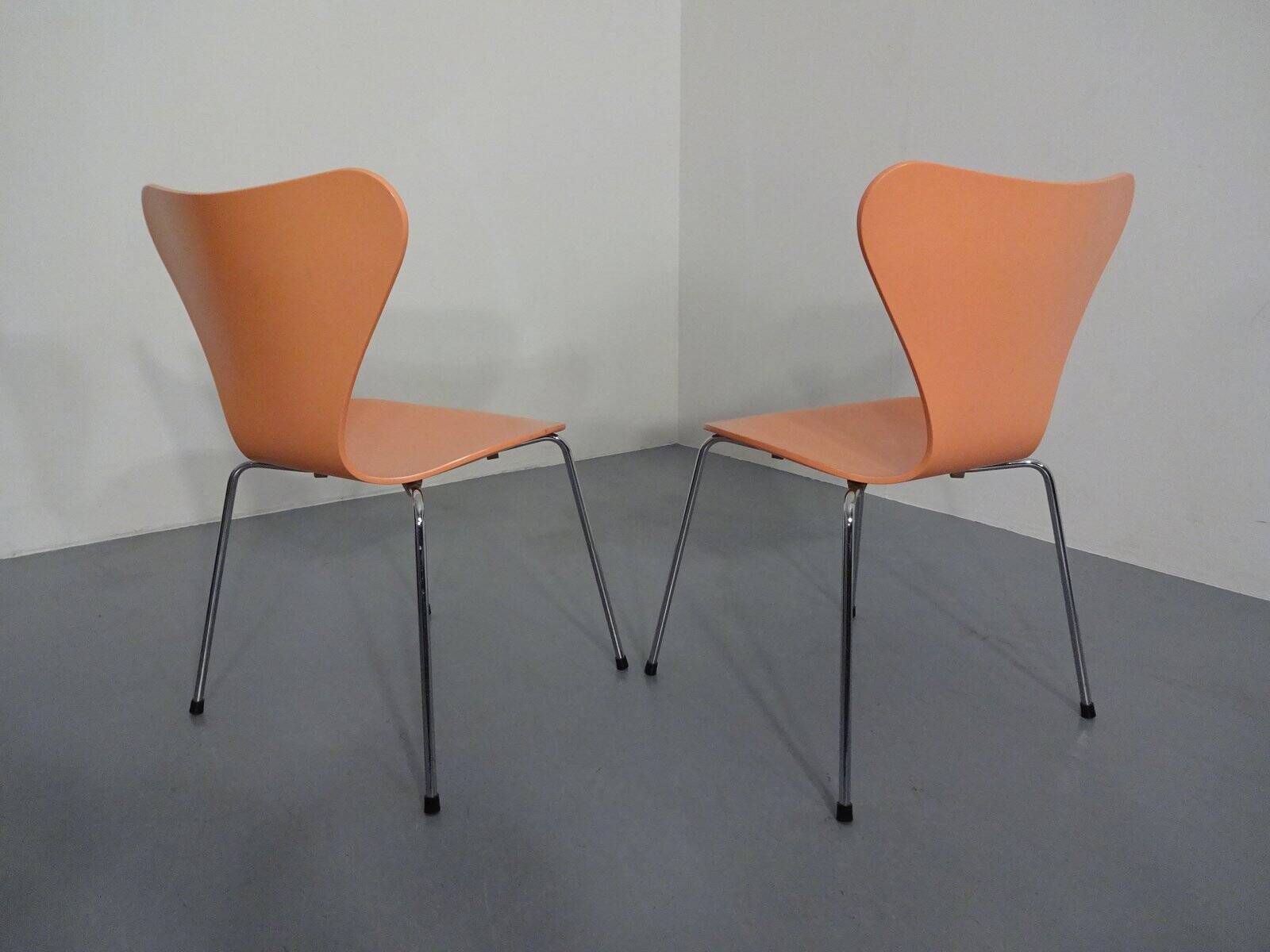 Danish 3107 Chairs by Arne Jacobsen for Fritz Hansen, 1994, Set of 2