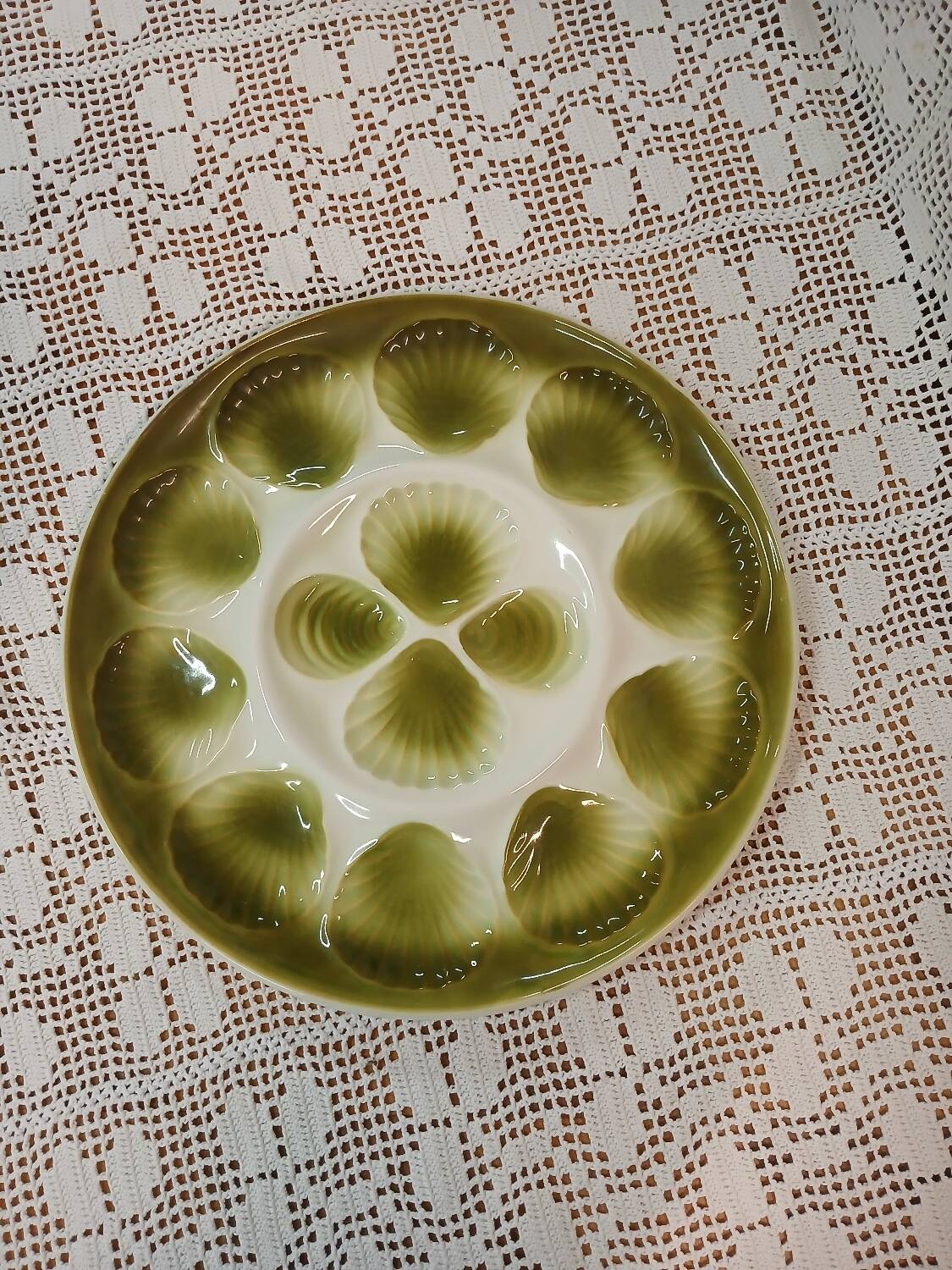 11 oyster plates + 1 Orchies Moulin des Loups dish