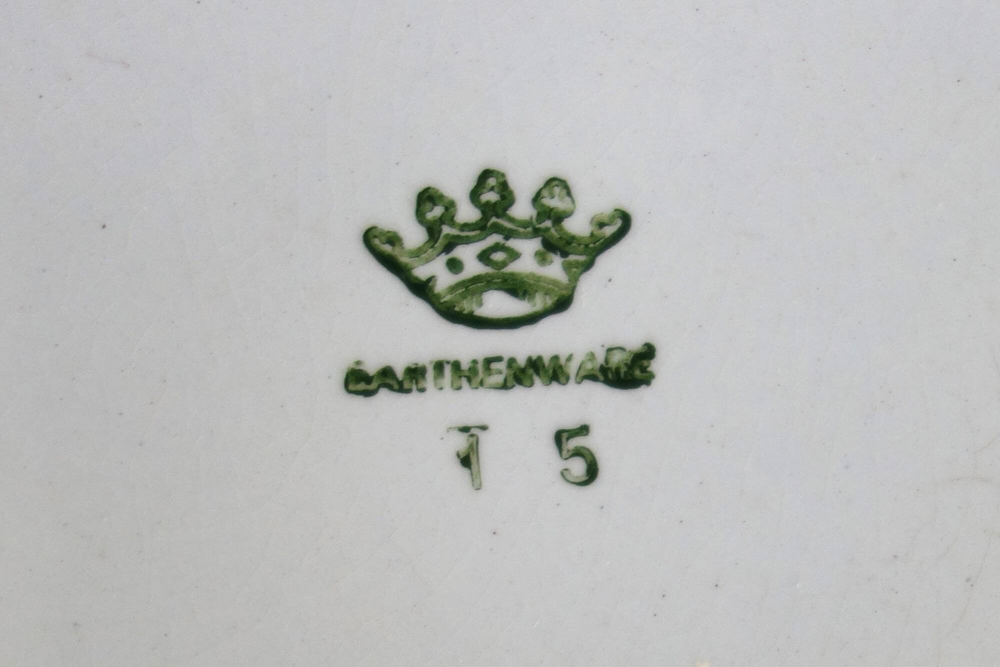 8 flat plates Terre de Fer "Earthenware"