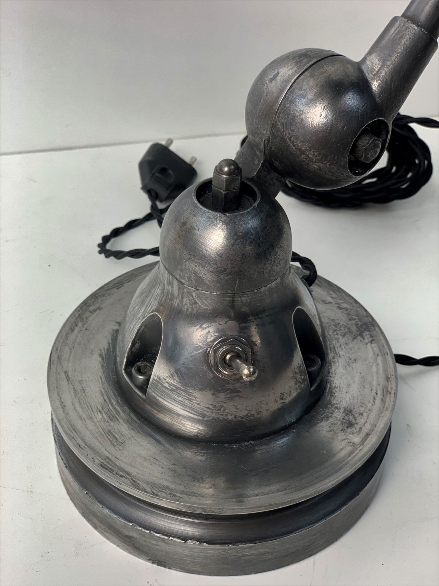 Ancienne lampe Jieldé sous licence Flurex Suisse