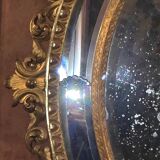 Miroir ovale en bois doré