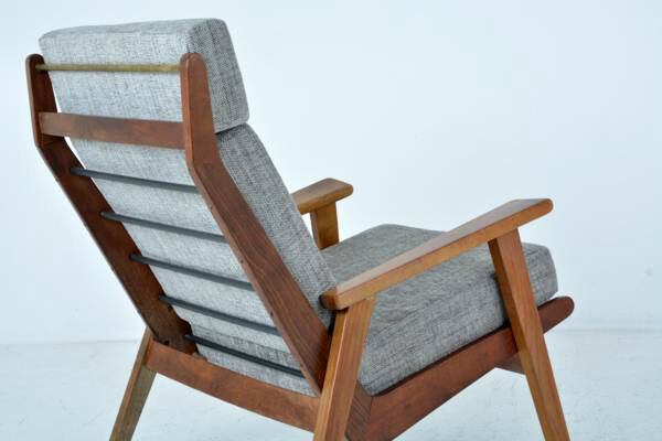 Chair model lotus designer Rob Parry edited by Gelderland