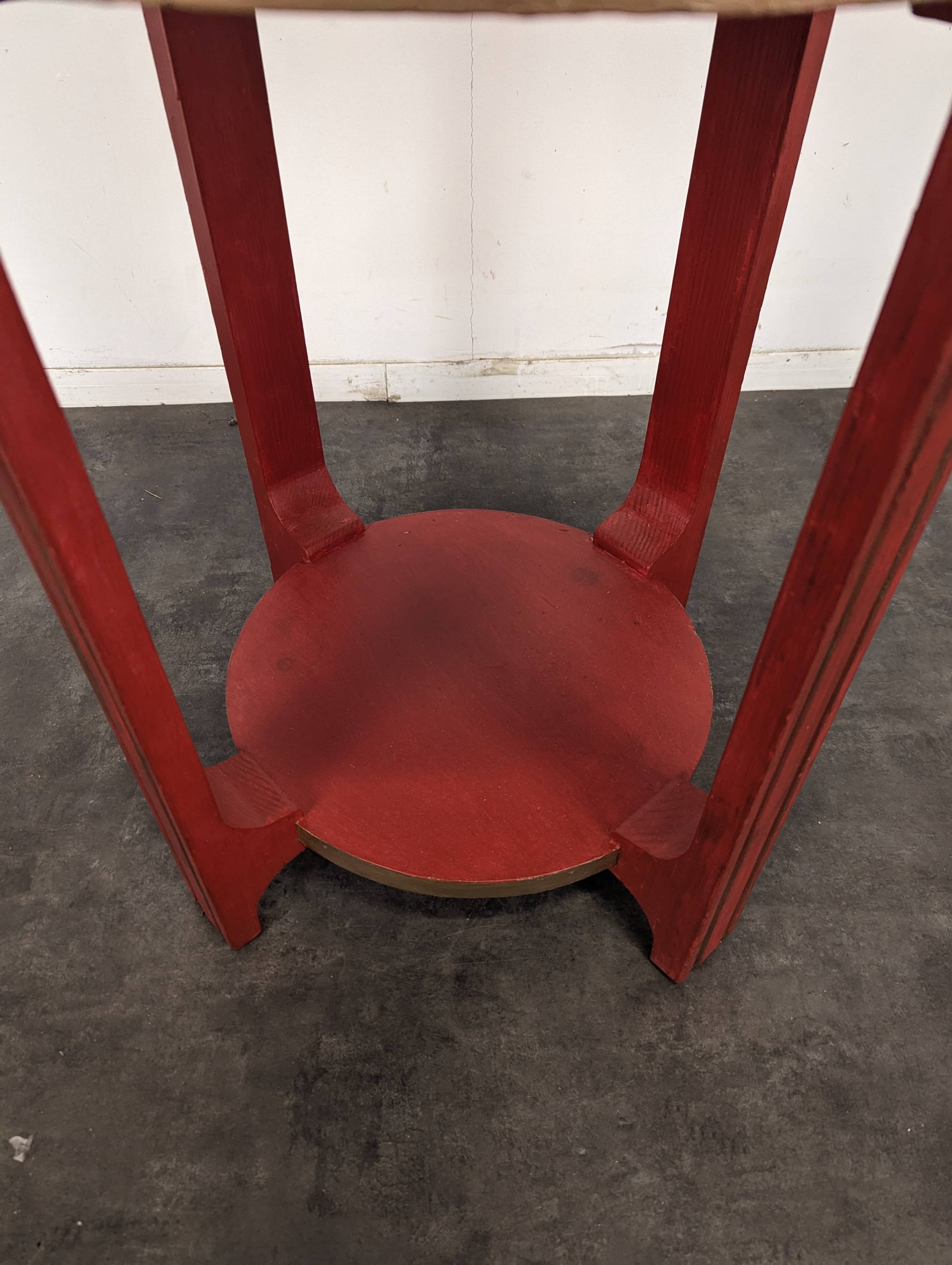 Guéridon Art Déco laqué rouge plateau verre
