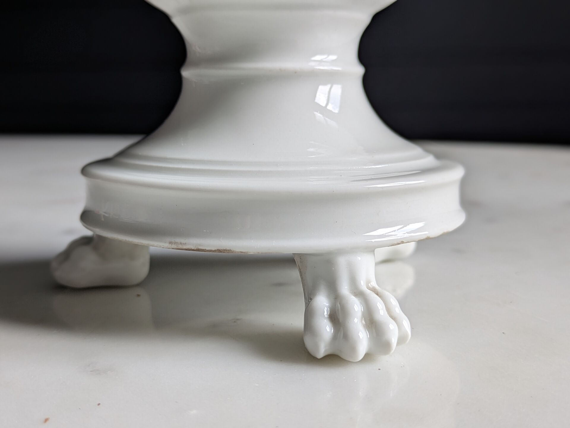 White porcelain confiturier with lion paws and masks. 19th century.