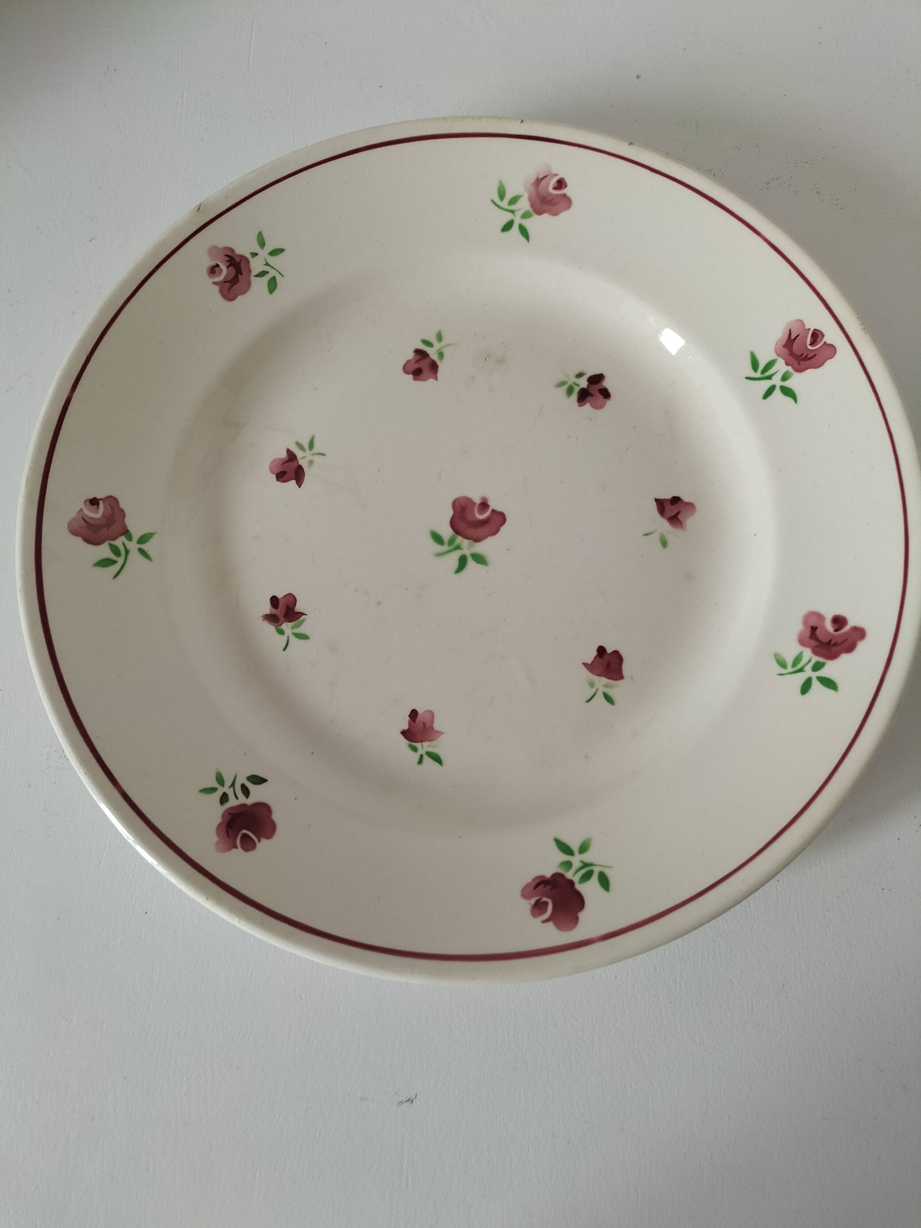 Badonviller dish with floral pattern