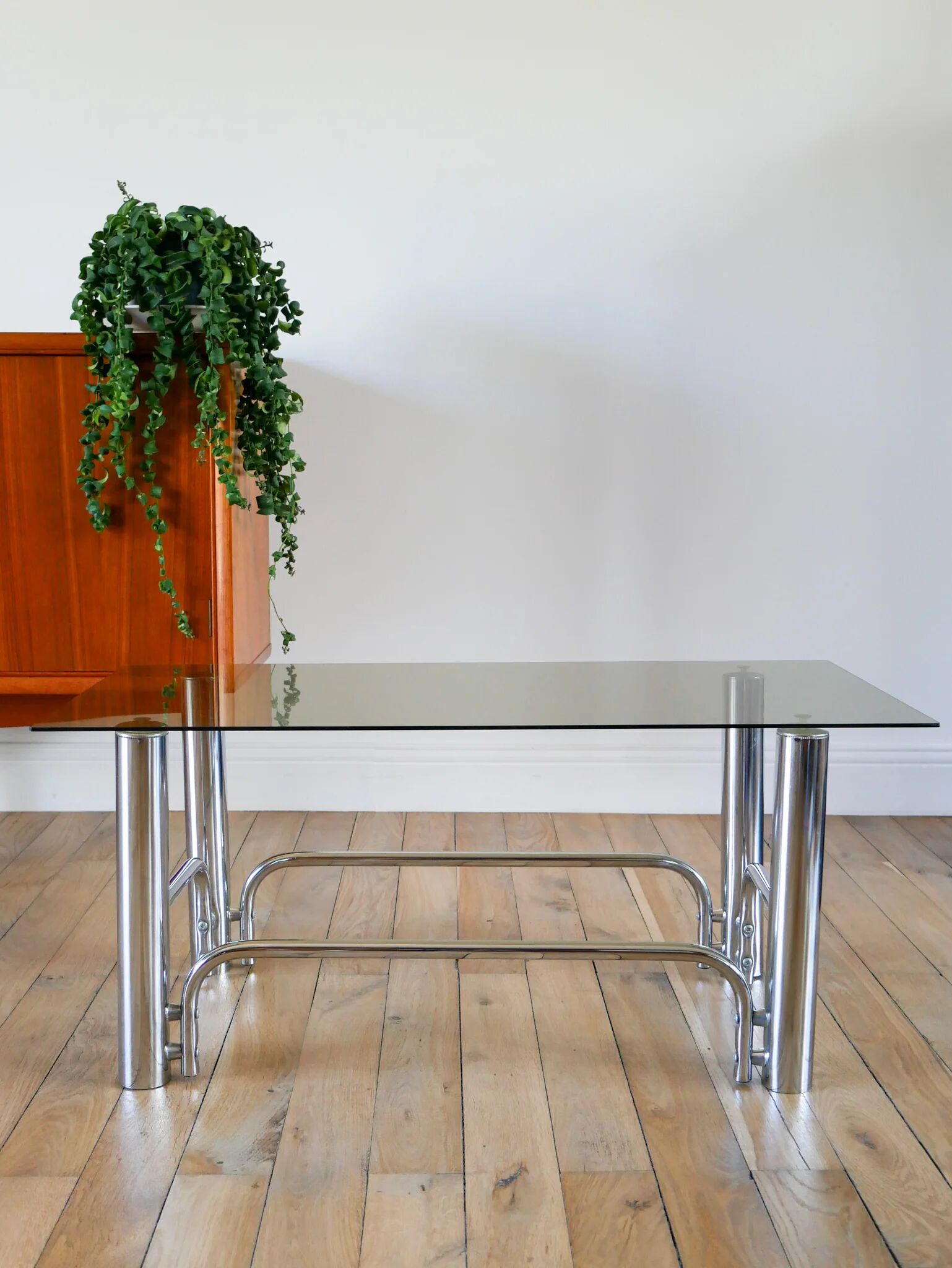 Rectangular coffee table in chrome and smoked glass, design, 1970 - 84 x 38 x 36 cm