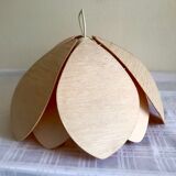 Suspension lotus flower petals