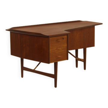 Boomerang desk by Peter Løvig Nielsen for Hedensted mobelfabrik, 1960s