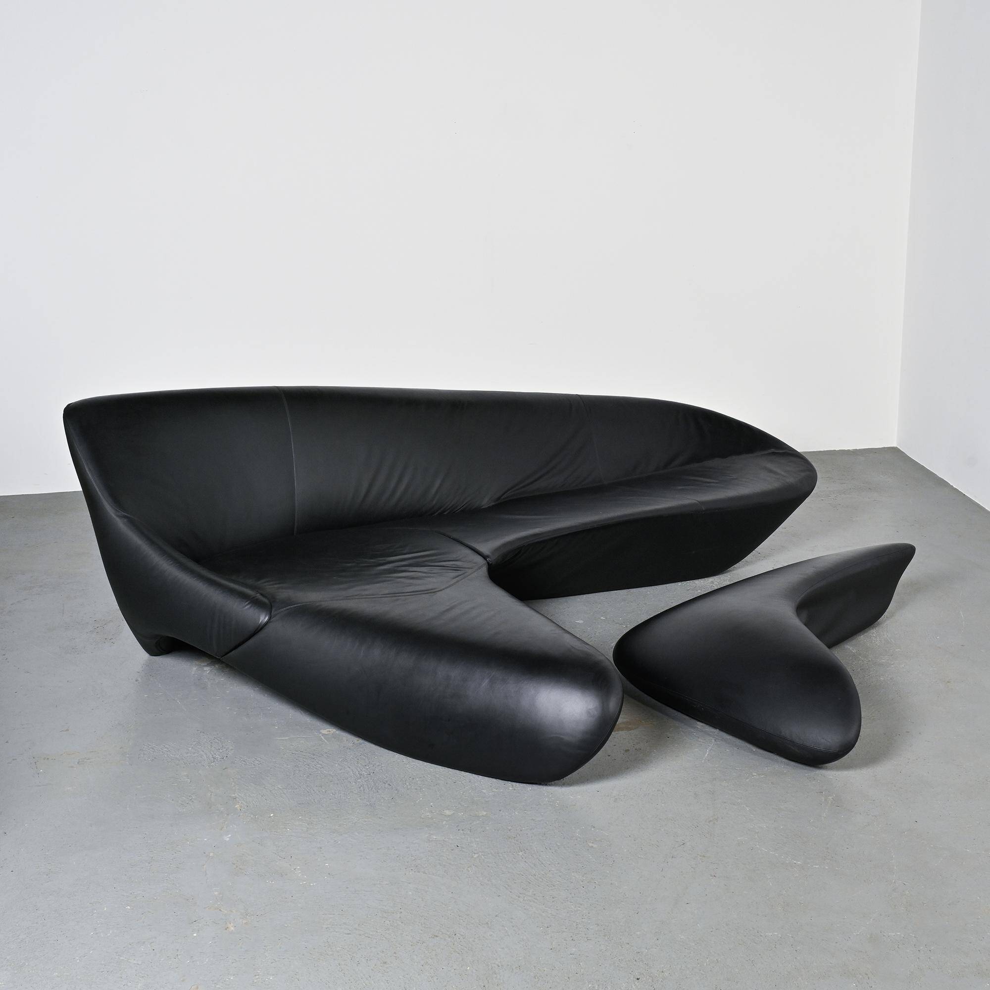 "Moon System" canapé in black leather, Zaha Hadid for B&B Italia, 2007