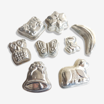 Lot 8 old molds medium size