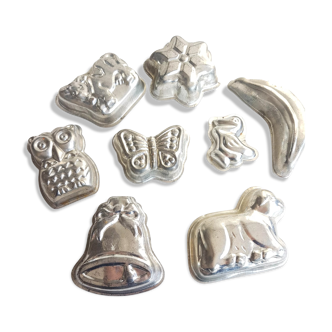 Lot 8 old molds medium size