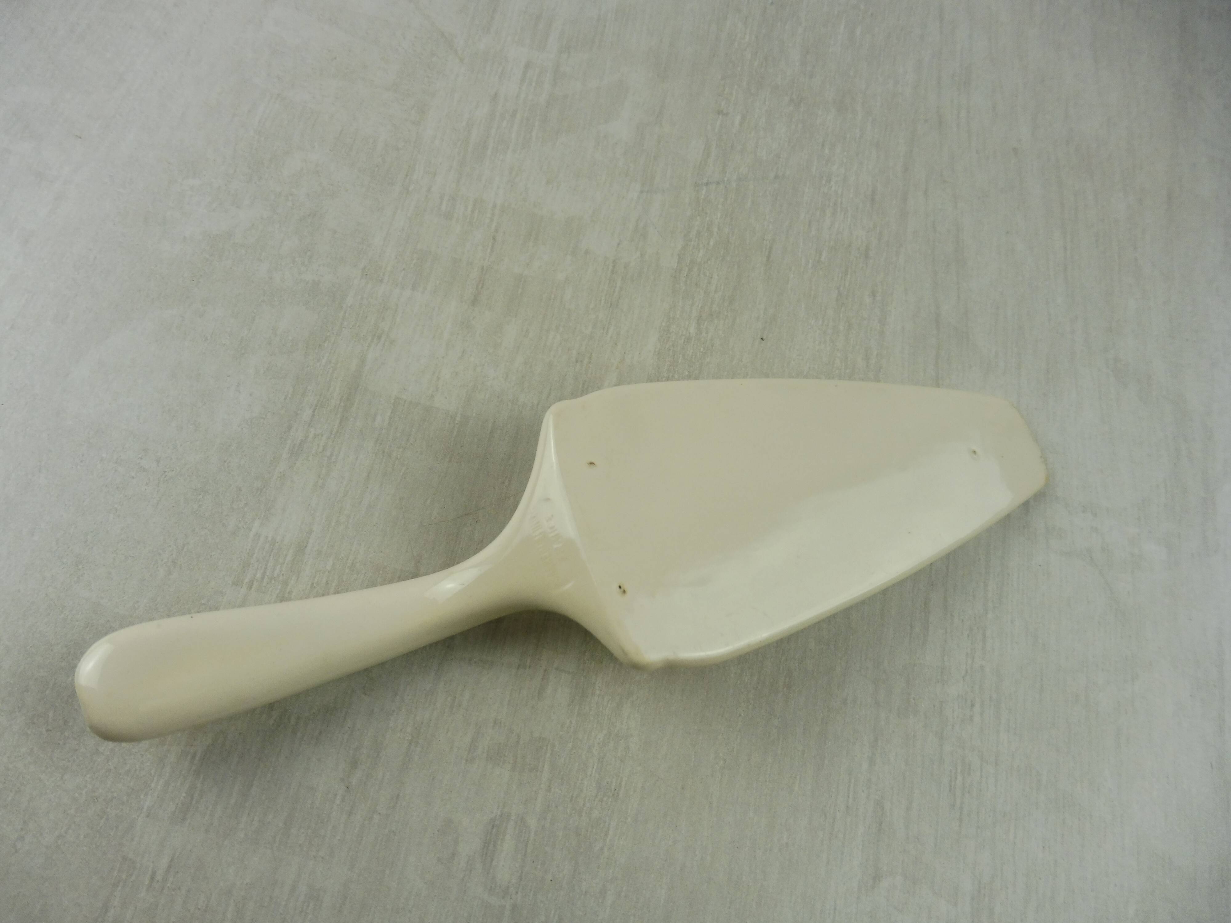 Old pie shovel, flower decoration, Selestat, from Sarreguemines