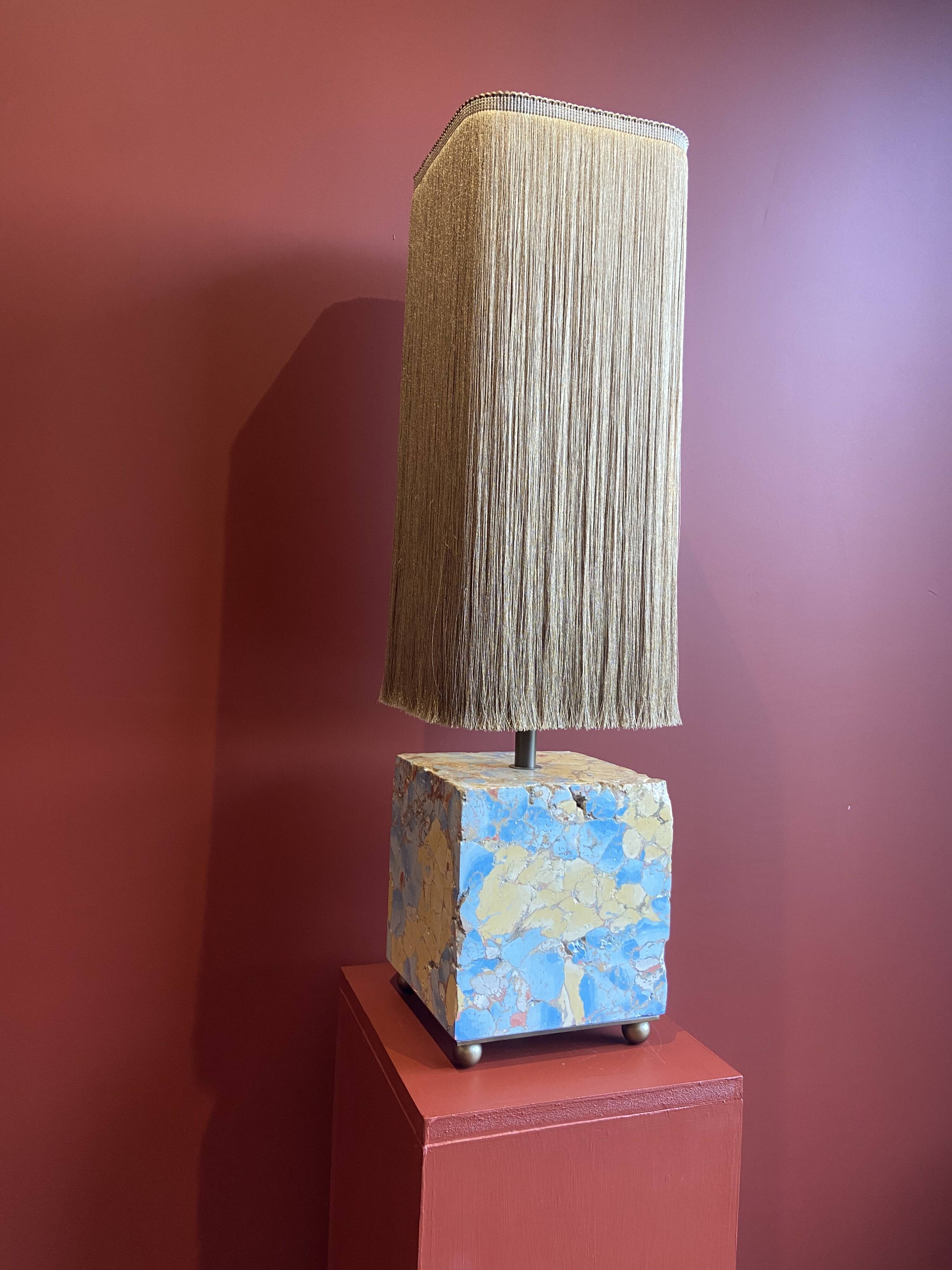 Base stuck blue beige marble-plaster, fringed lampshade Houles, 21st century.