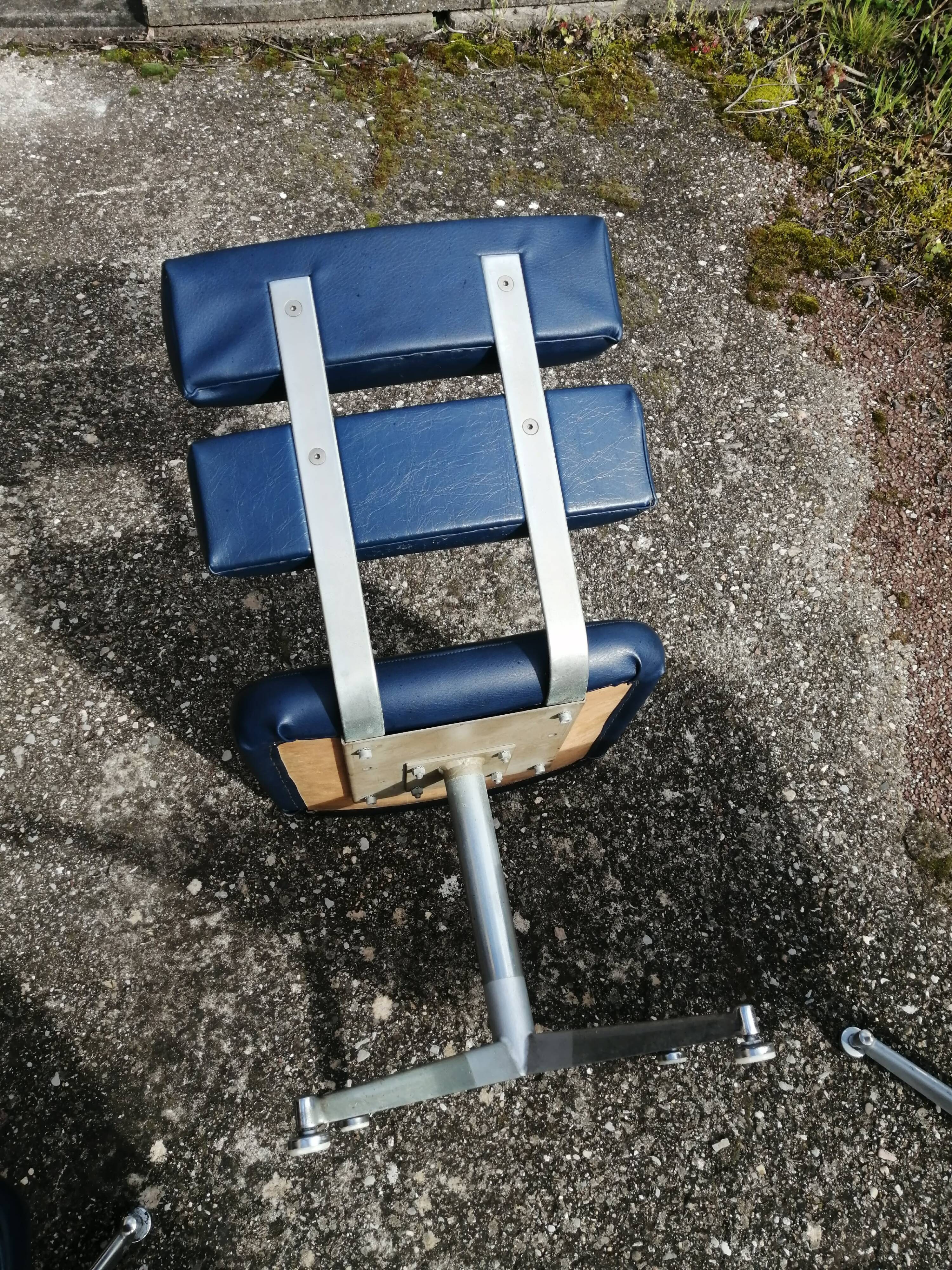Set of 4 1970s hairdresser chairs in Space Age style.