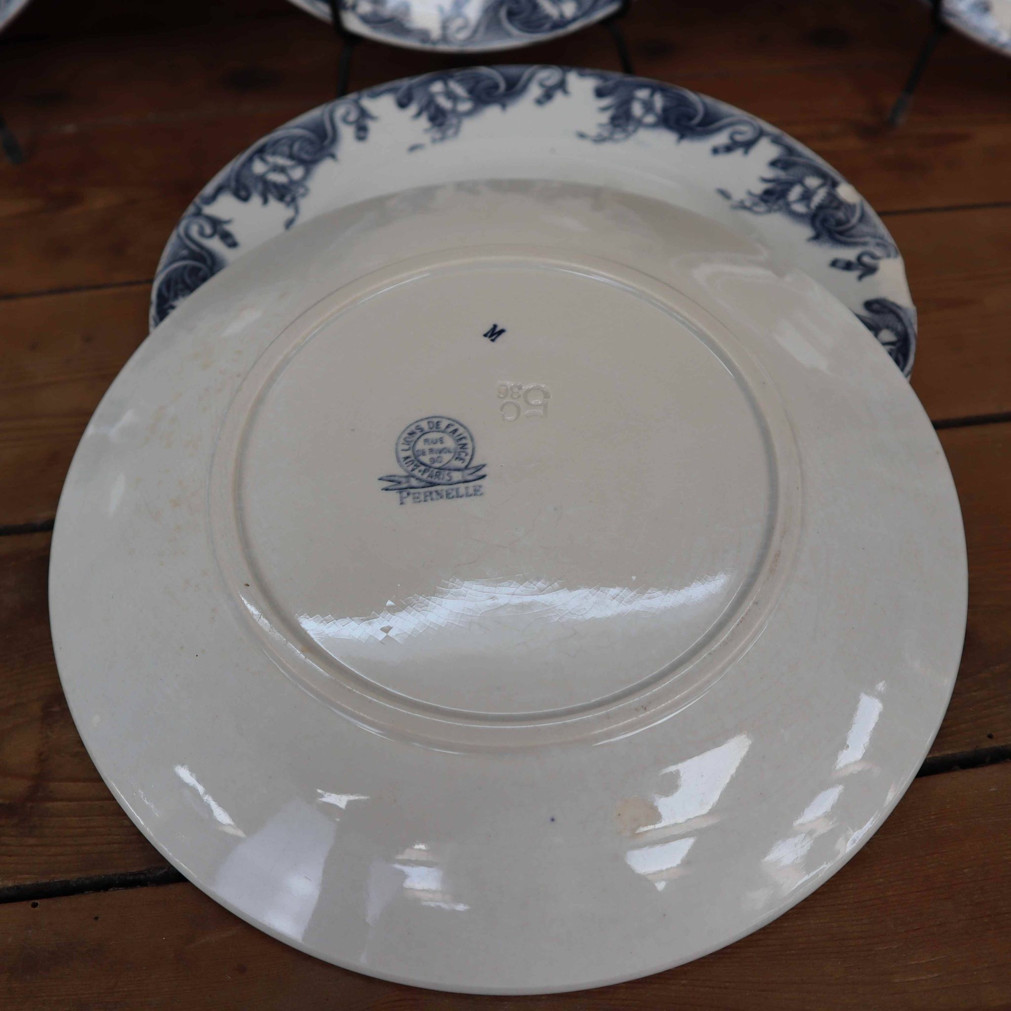 Antique earthenware dessert plates with the lions of France "Pernelle"