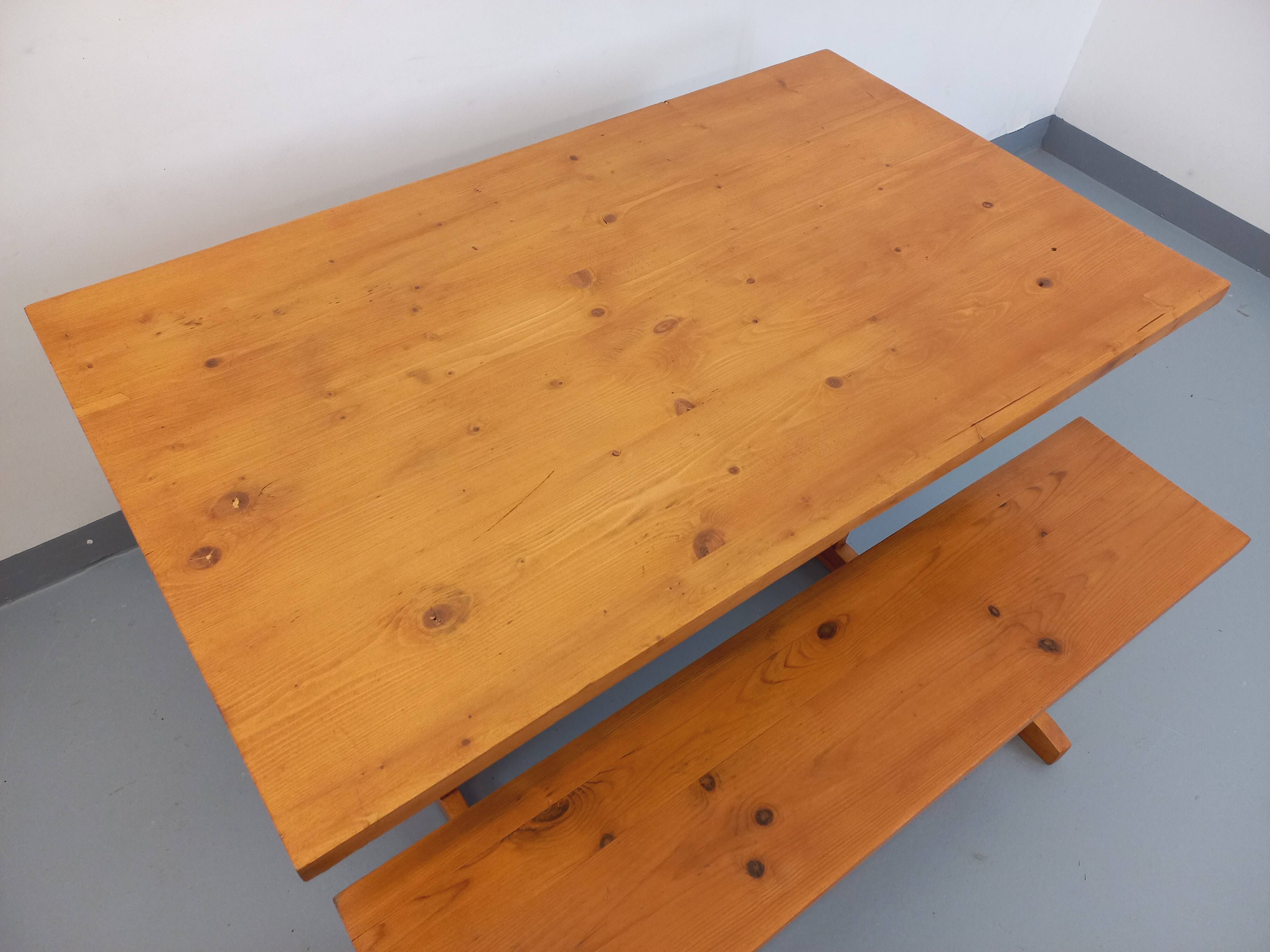 Suite of a table and 2 vintage fir benches from the 60s