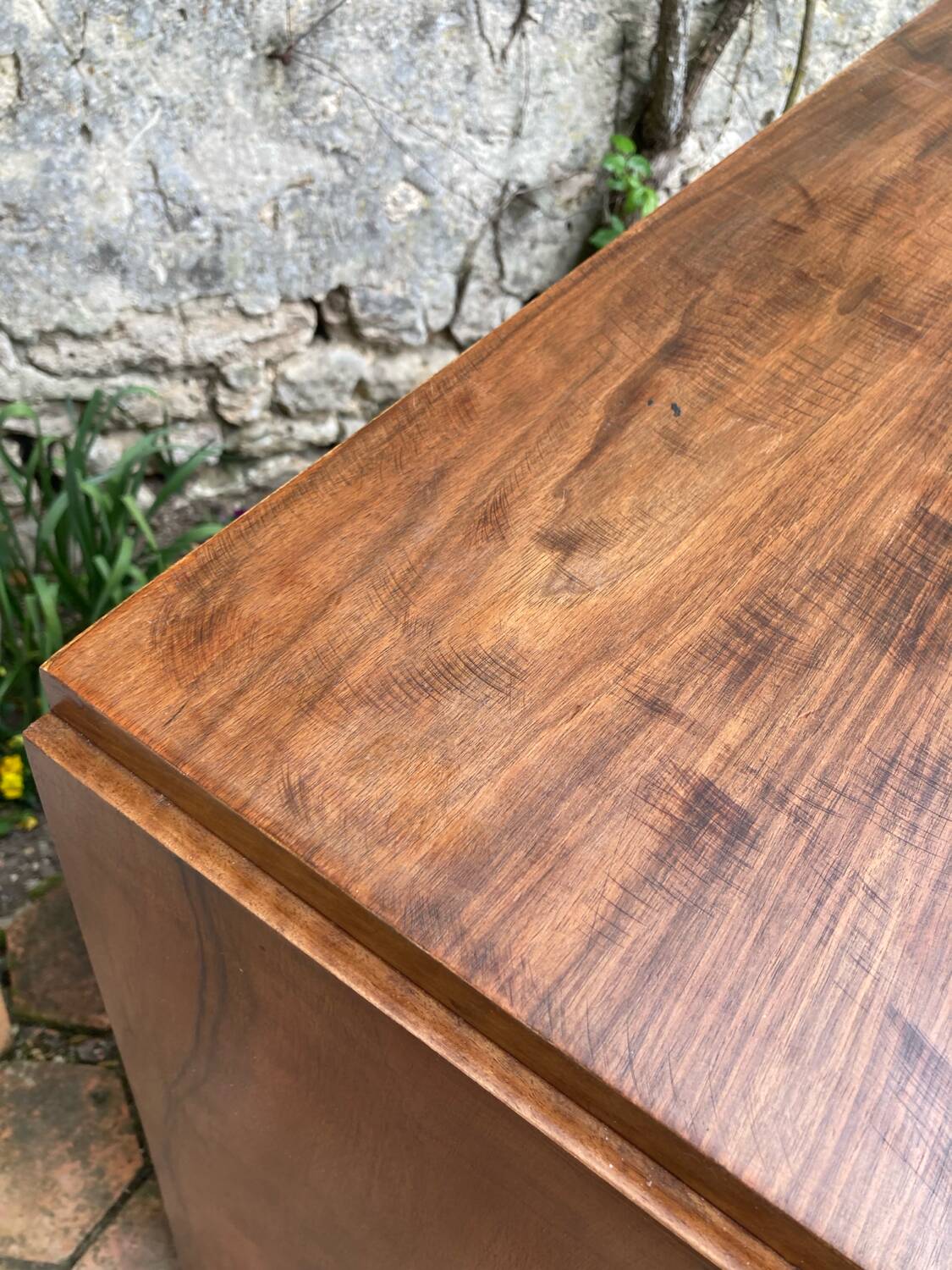 Compass leg chest of drawers