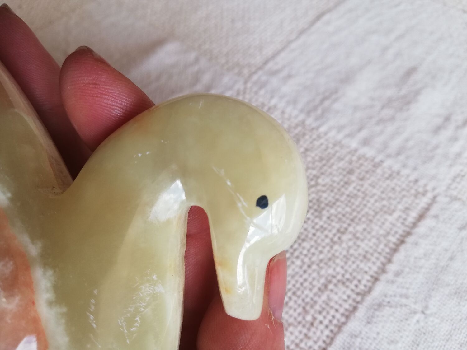 Statuette swan in onyx marble or aragonite